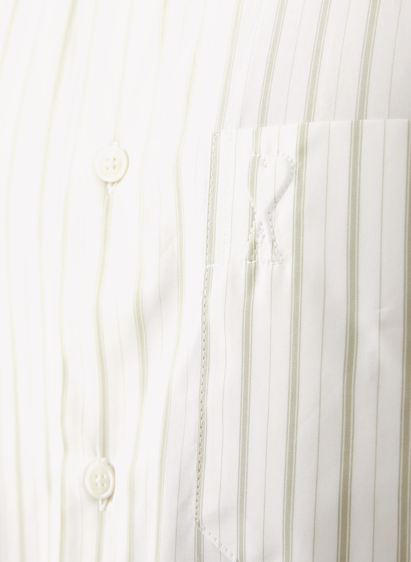 AMI PARIS Hemd Comfort Fit: WEISS / HELLGRÜN