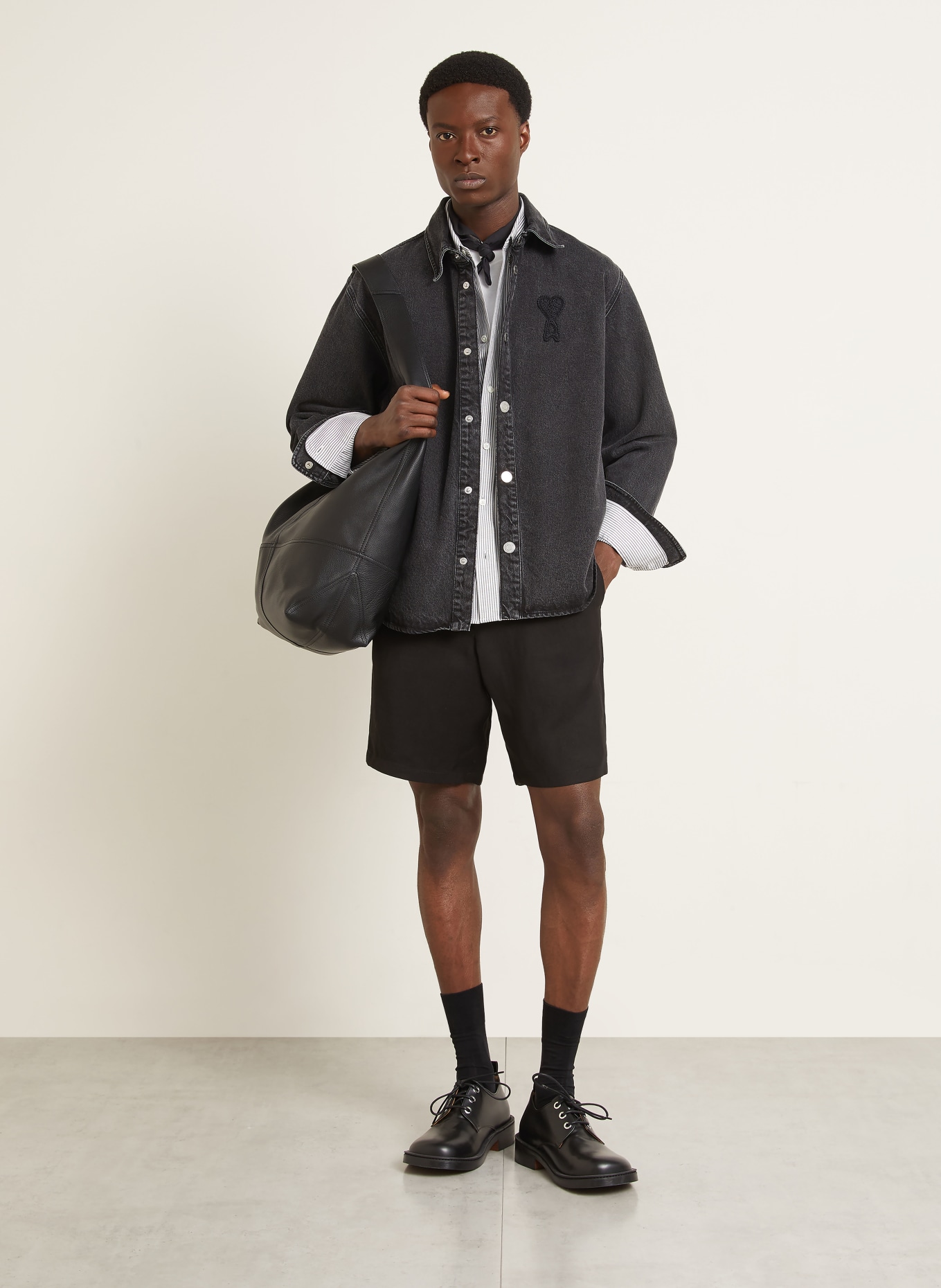 AMI PARIS Shorts: SCHWARZ