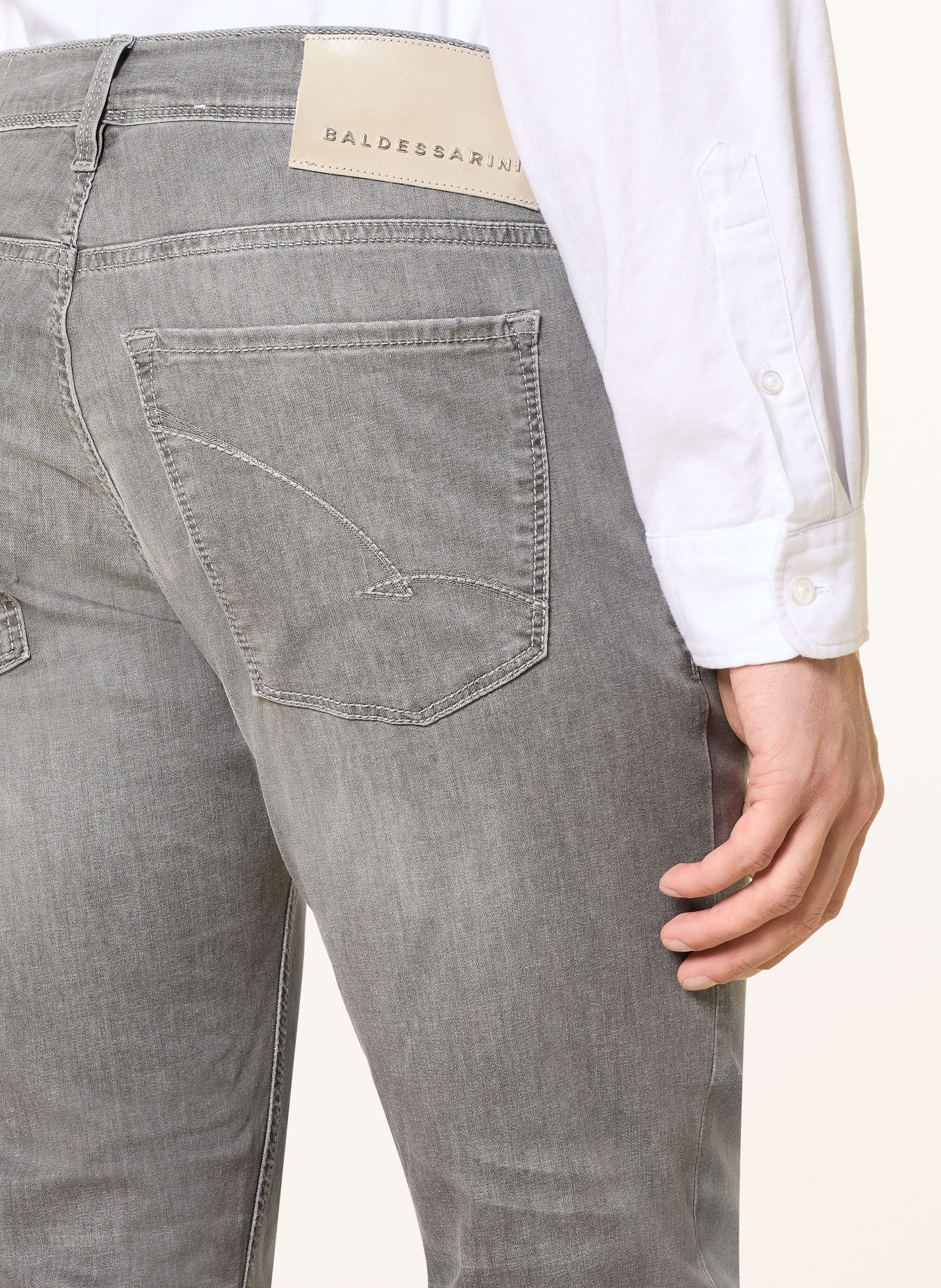BALDESSARINI Jeans Regular Fit: 9846 light grey used mustache