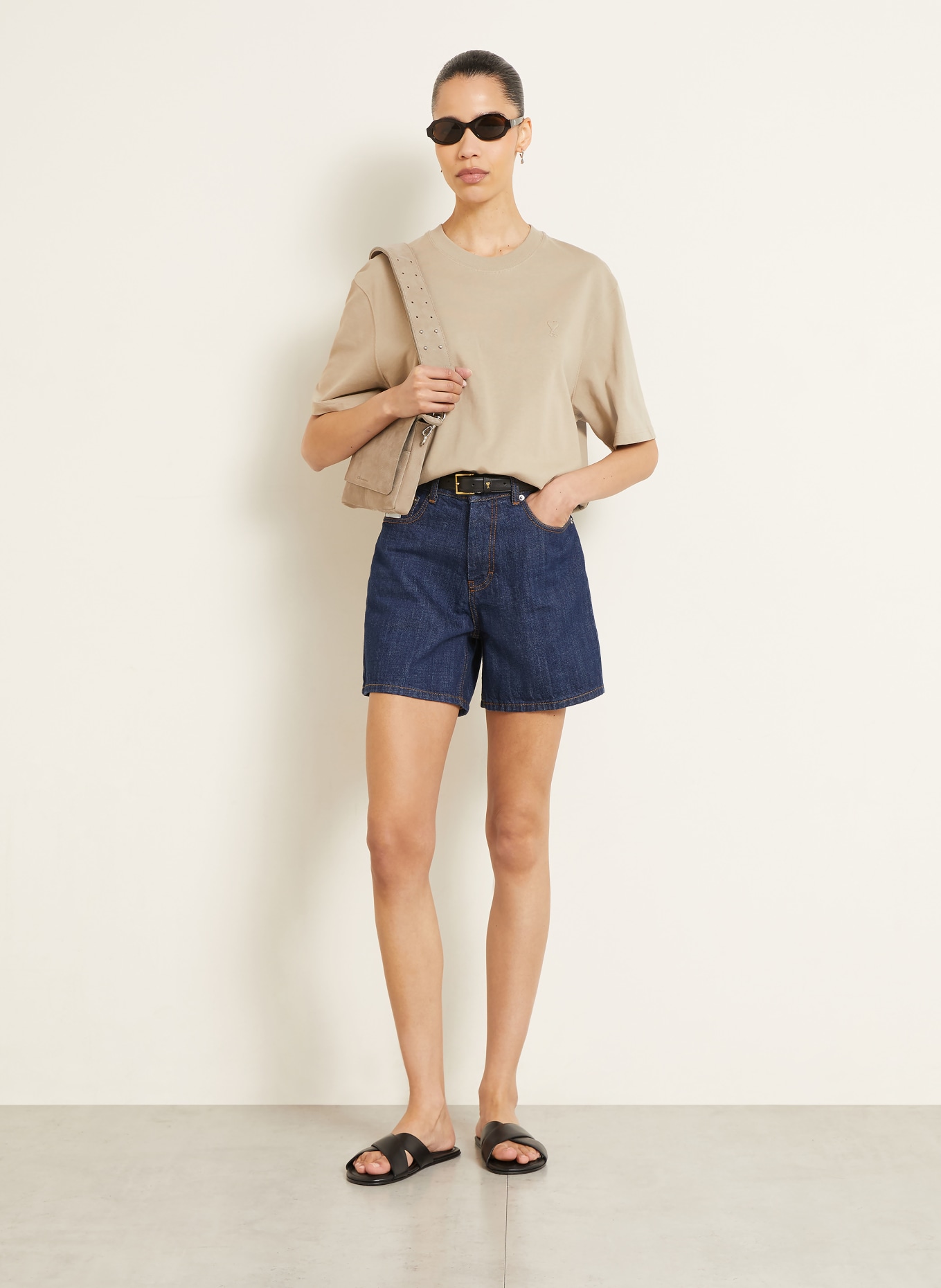 AMI PARIS Tricou: TAUPE
