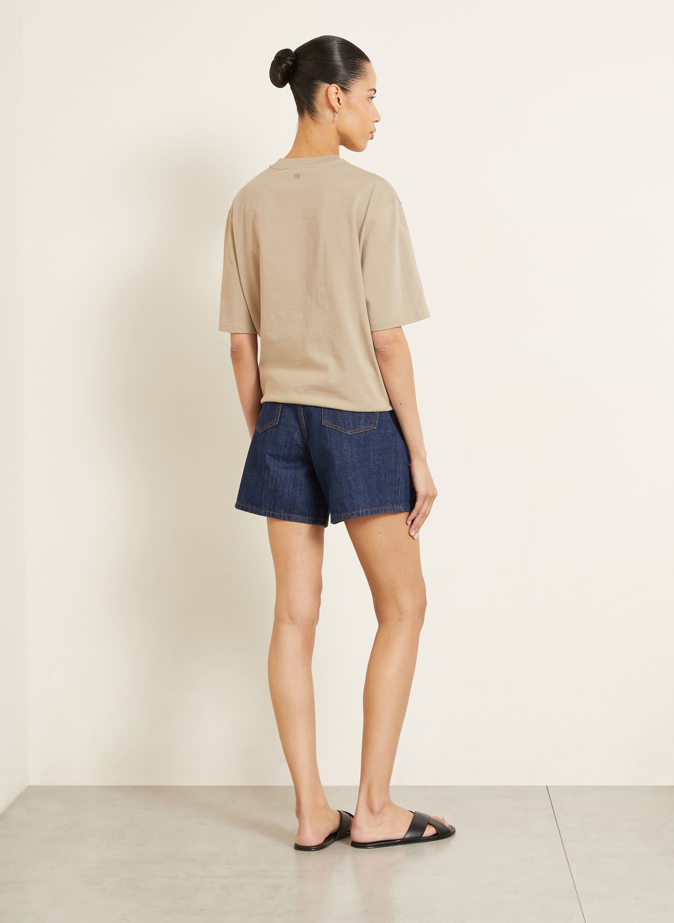 AMI PARIS Tricou: TAUPE
