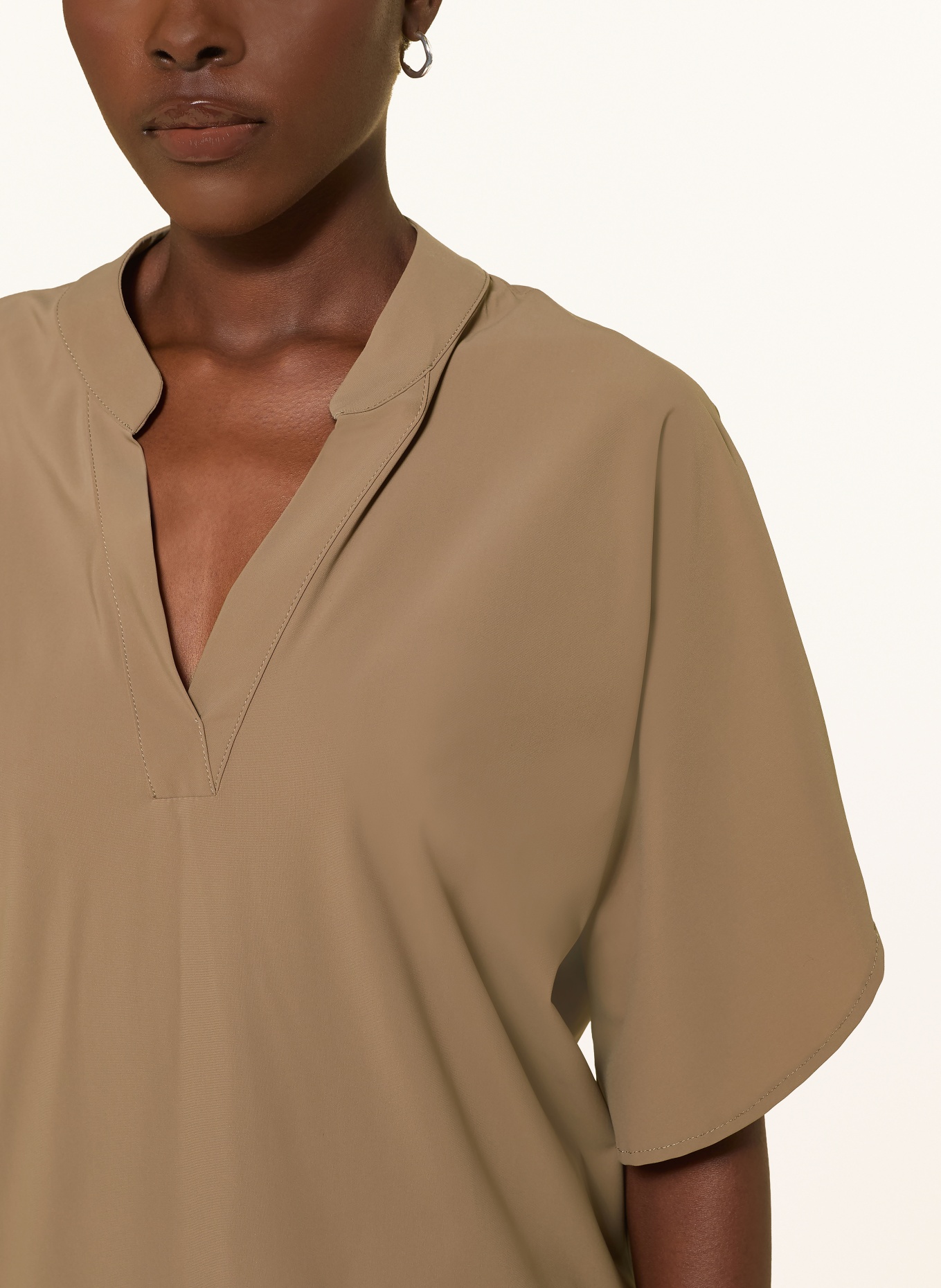 RAFFAELLO ROSSI Tričko s límečkem LOUI: ČERNOŠEDÁ