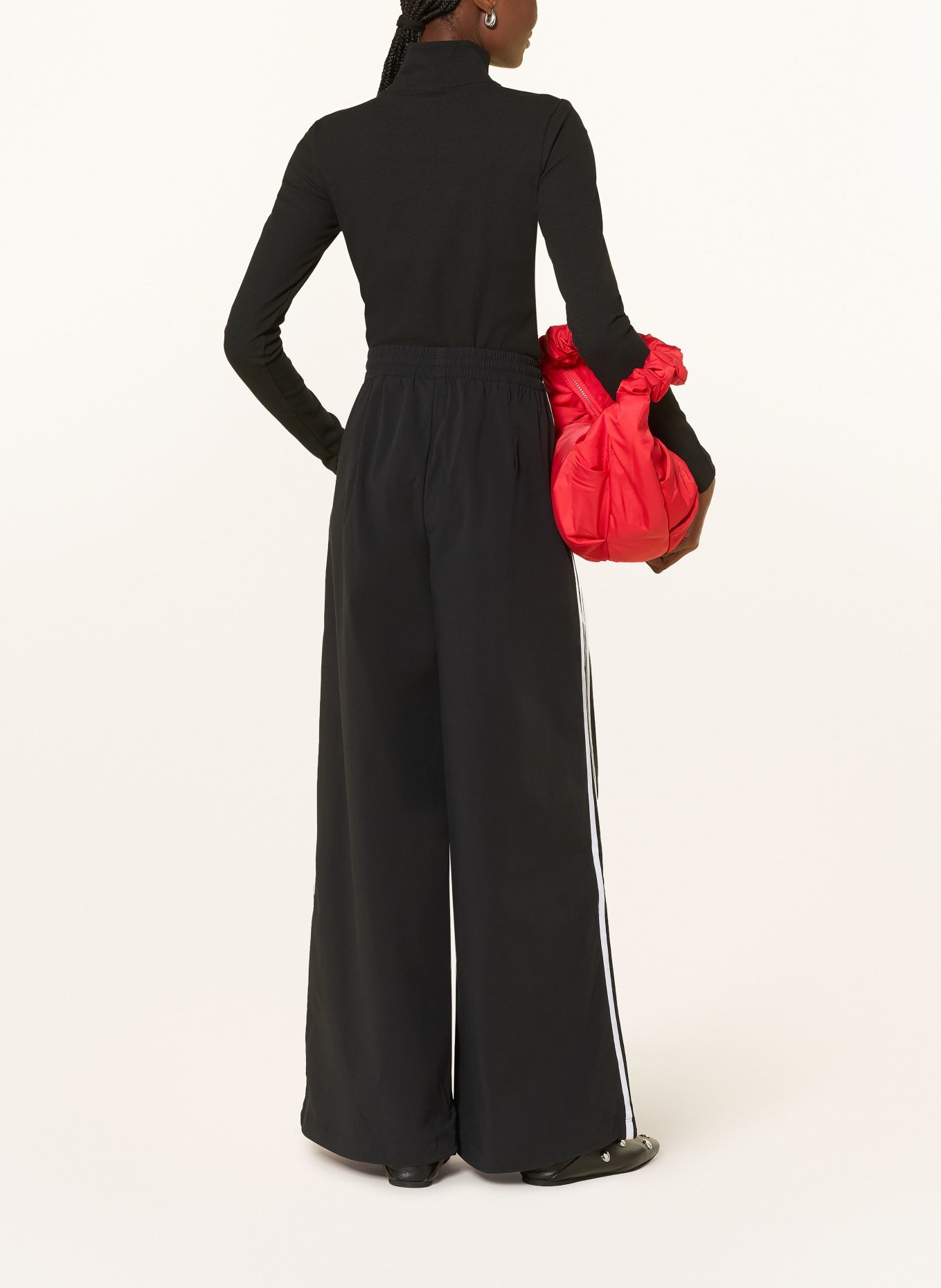 adidas Originals Spodnie dresowe z plisami: CZARNY