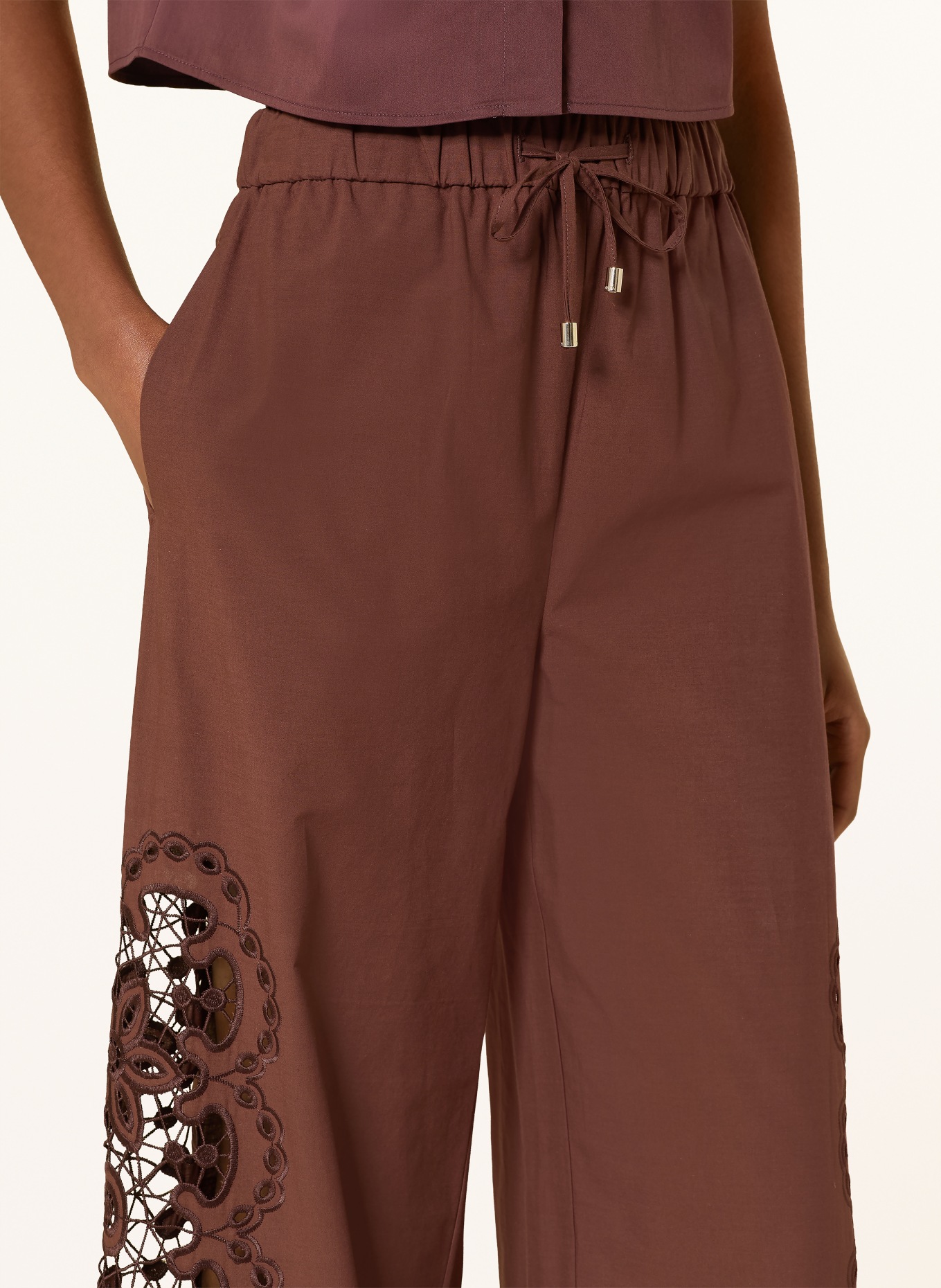 PATRIZIA PEPE kalhoty s volánky: HNĚDÁ