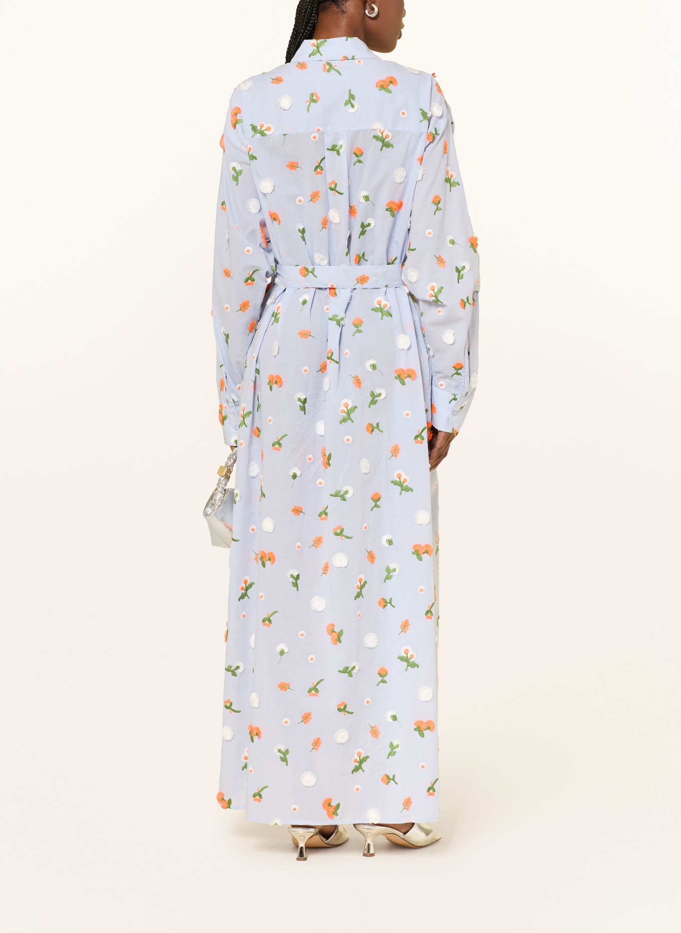 ESSENTIEL ANTWERP Robe chemise JAMANNA ornée de strass: BLEU CLAIR / ORANGE FLUO / BLANC