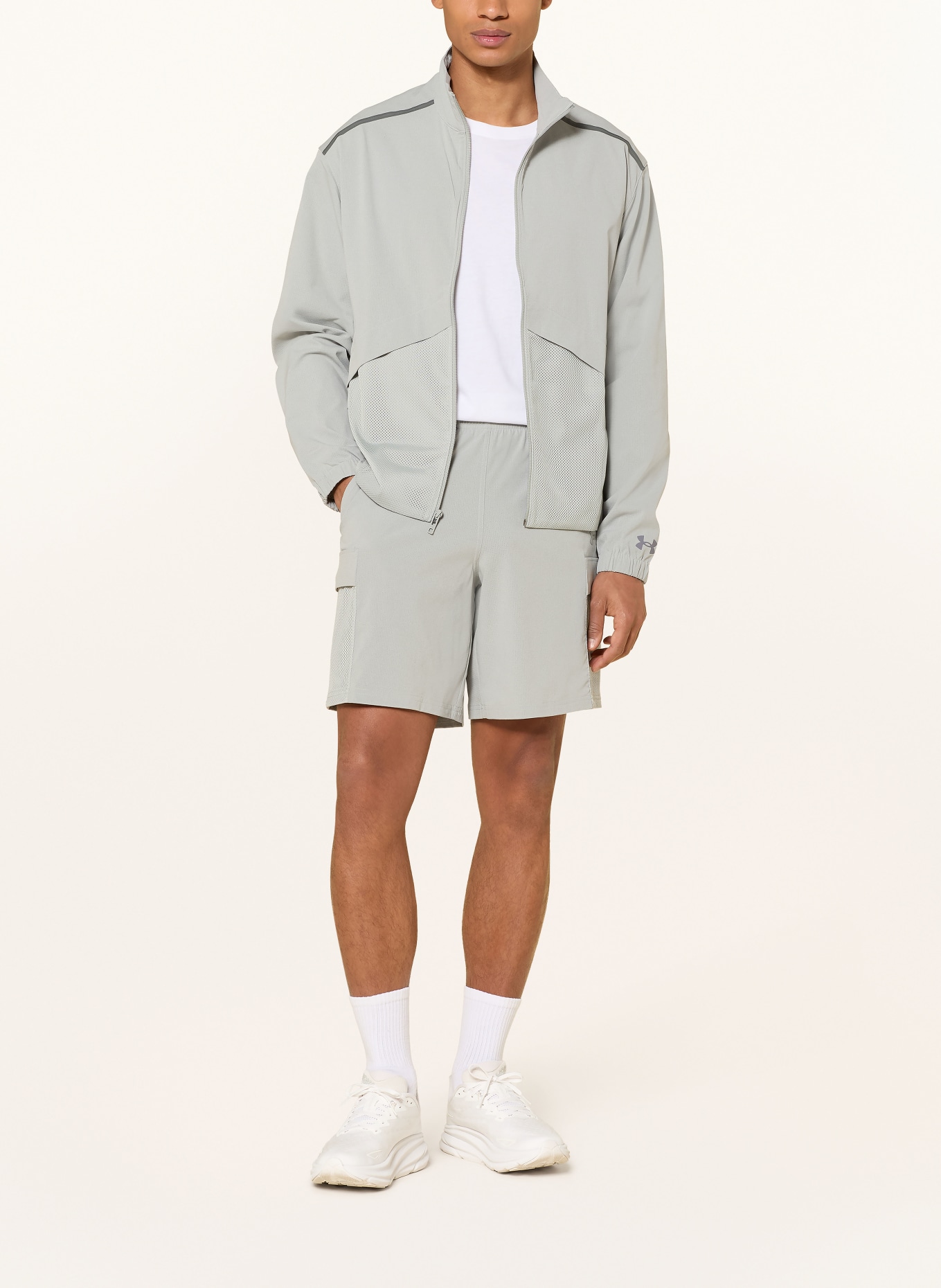 UNDER ARMOUR UA UNSTOPPABLE AIRVENT Cargo Shorts: LIGHT GRAY