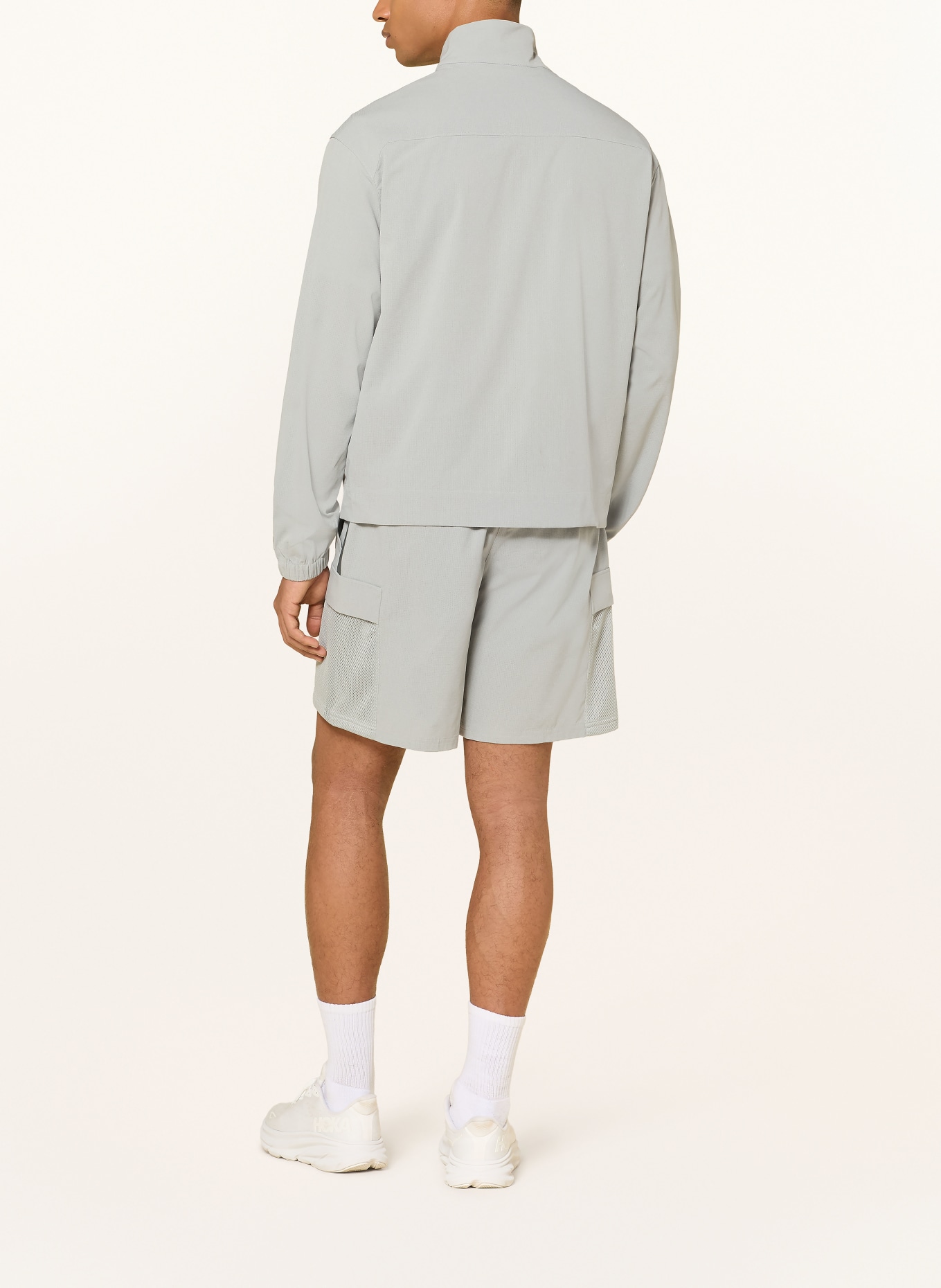 UNDER ARMOUR UA UNSTOPPABLE AIRVENT Cargo Shorts: LIGHT GRAY