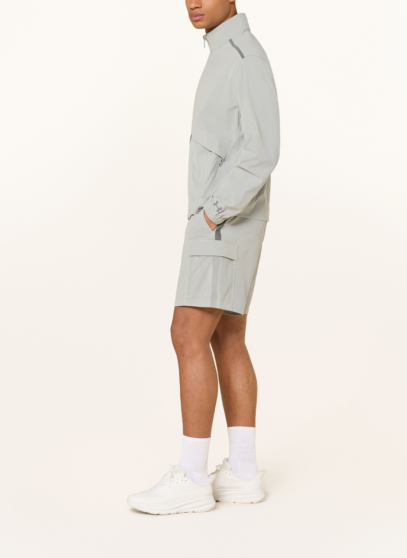 UNDER ARMOUR UA UNSTOPPABLE AIRVENT Cargo Shorts: LIGHT GRAY