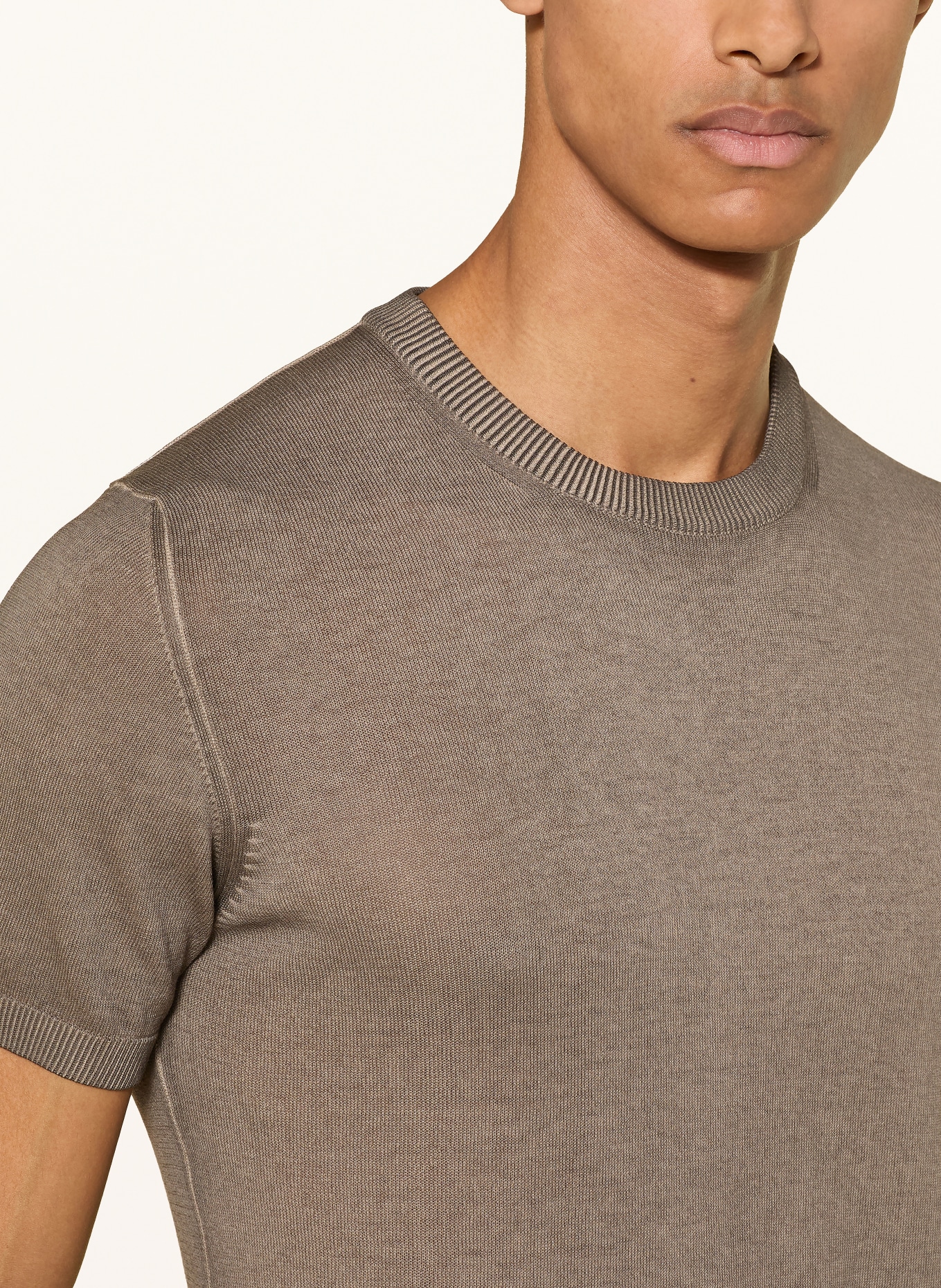 DISTRETTO 12 Pletené tričko GRANITO: HNĚDÁ