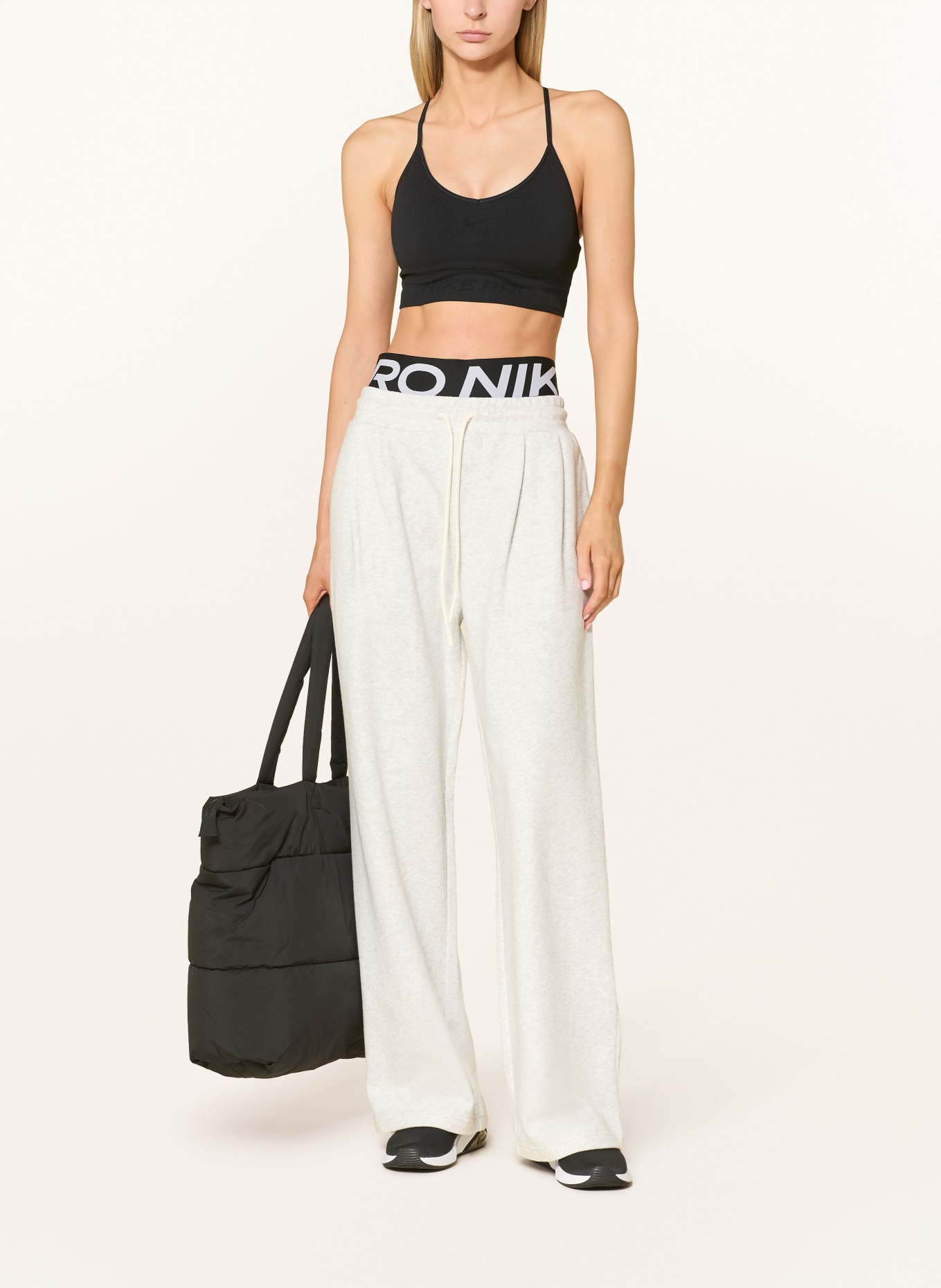 Nike Sportovní podprsenka PRO SEAMLESS: ČERNÁ