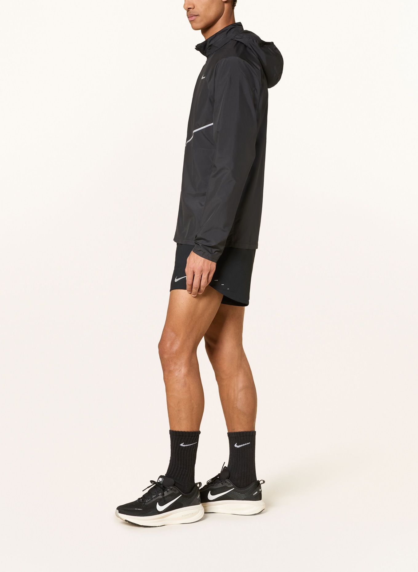Nike 2-in-1-Laufshorts STRIDE: SCHWARZ