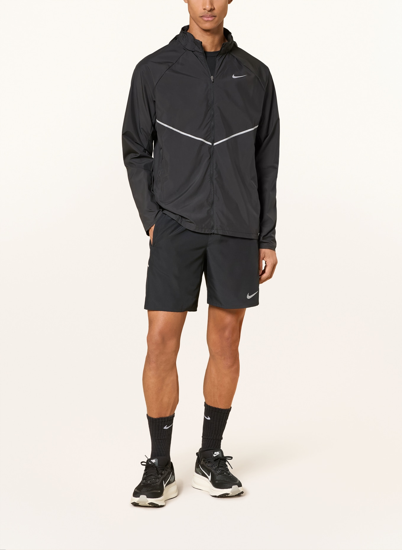 Nike Laufjacke MILER: SCHWARZ / HELLGRAU