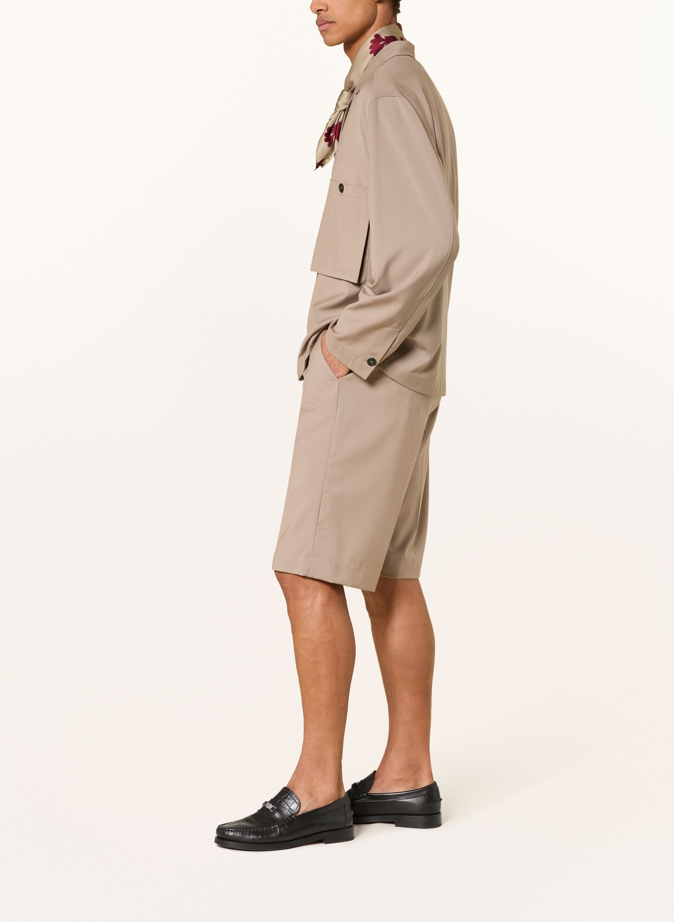 I'M BRIAN short: TAUPE