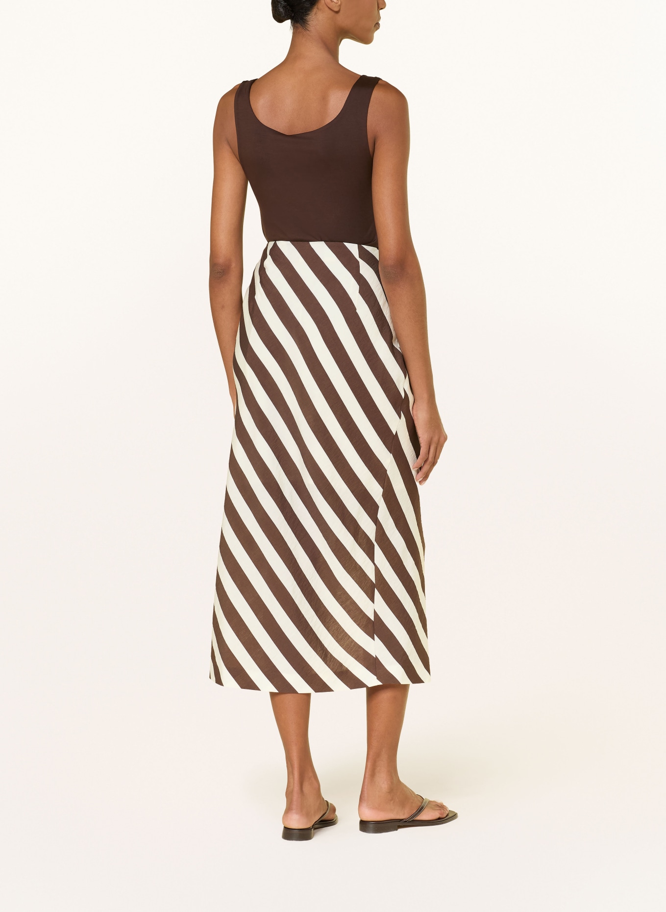 windsor. Wrap-style skirt: WHITE / DARK BROWN