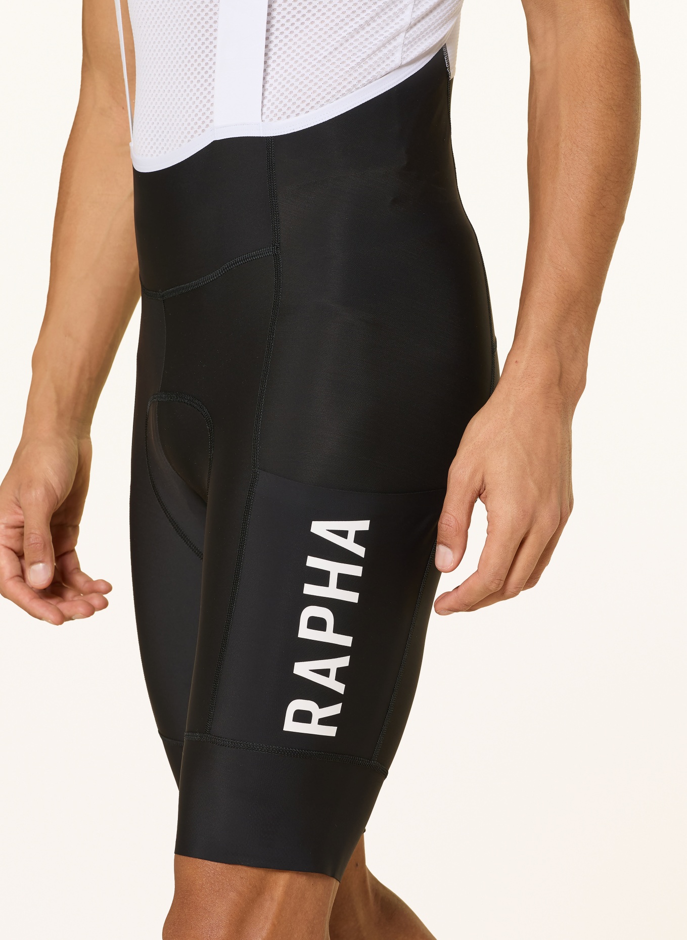 Rapha Radhose PRO TEAM CARGO mit Trägern und gepolstertem Einsatz: SCHWARZ / WEISS