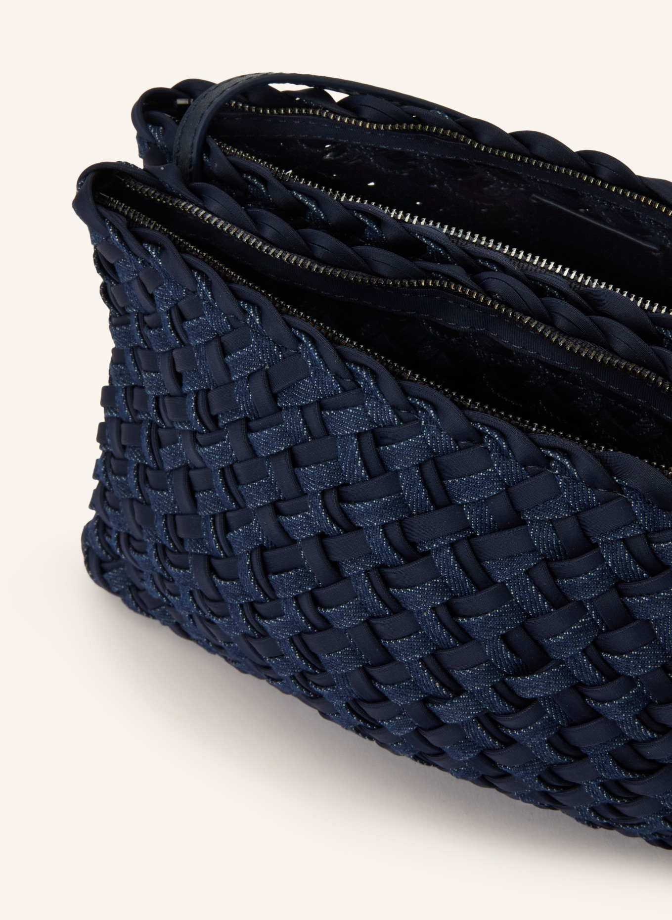 Naghedi Umhängetasche SOHO MEDIUM: DUNKELBLAU