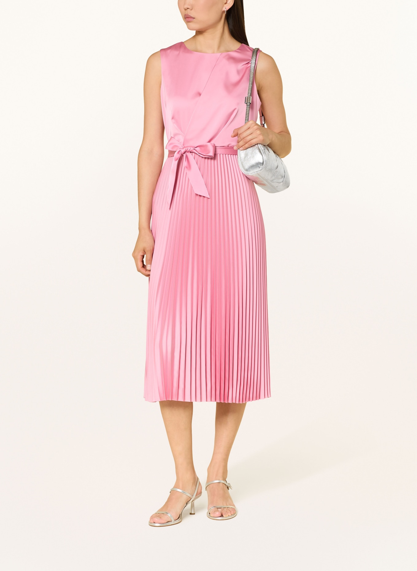comma Satinkleid mit Plissees: PINK