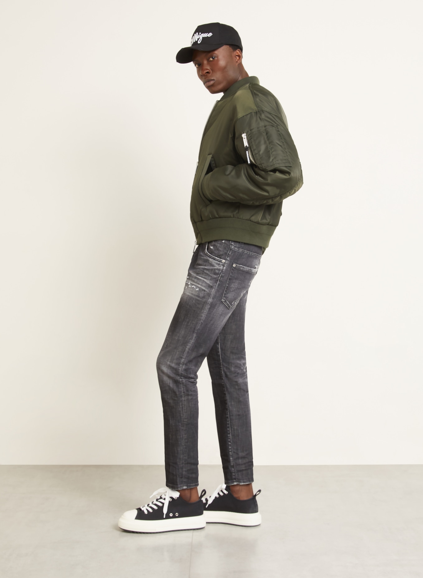 DSQUARED2 SKATER Extra Slim Fit Jeans: 900 BLACK