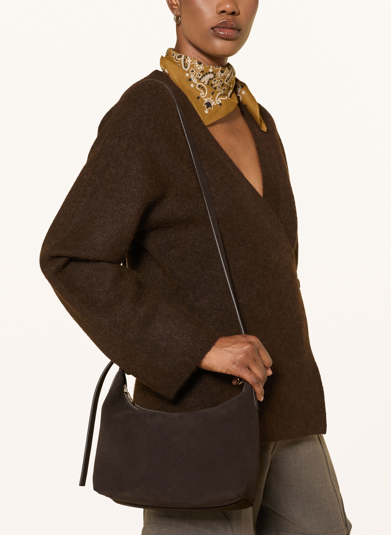 ARKET handtas: MARRON FONCÉ / GOUD