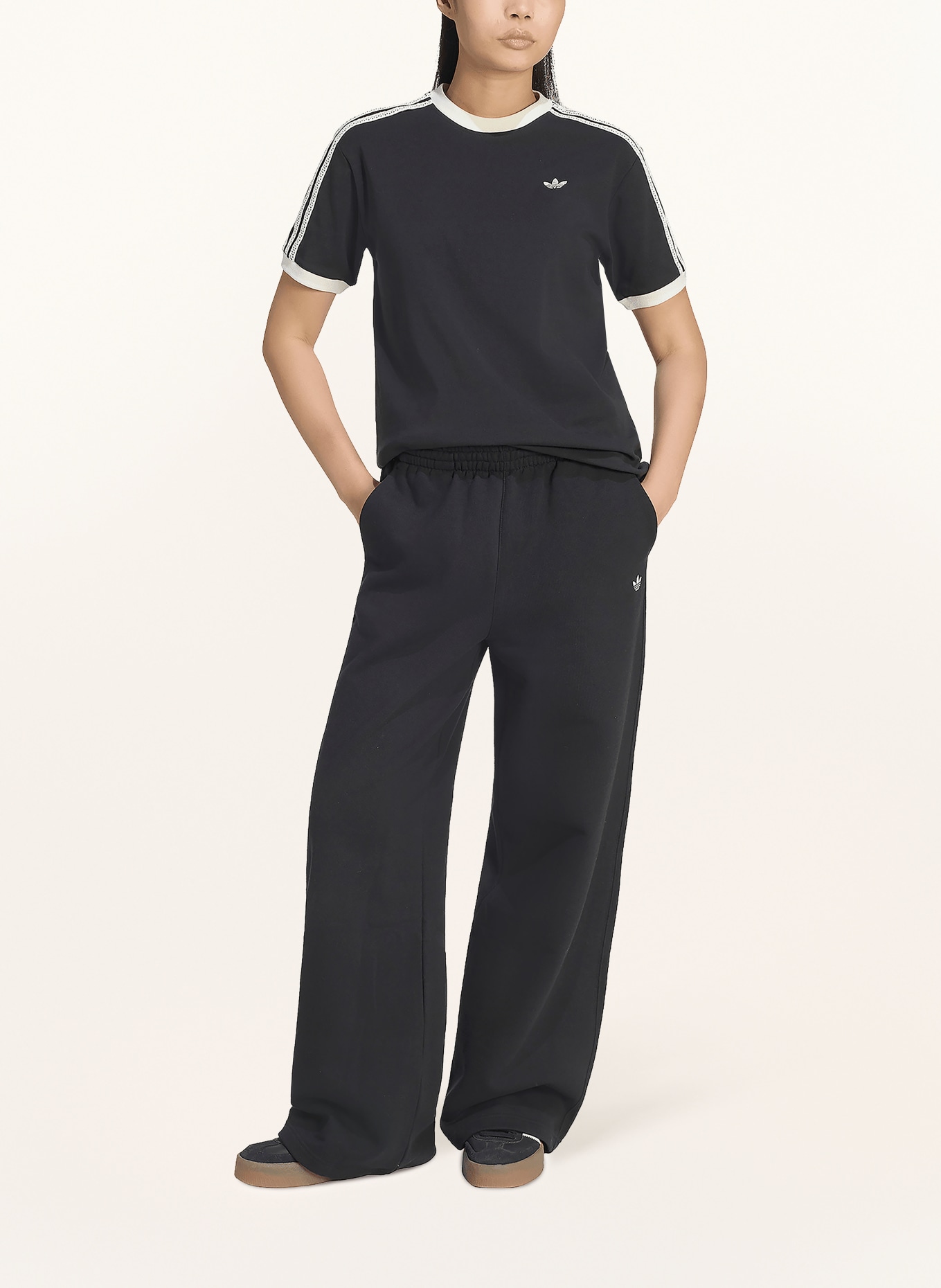 adidas Originals GLOW ADVANCED THREE STRIPES T-Shirt: BLACK / WHITE