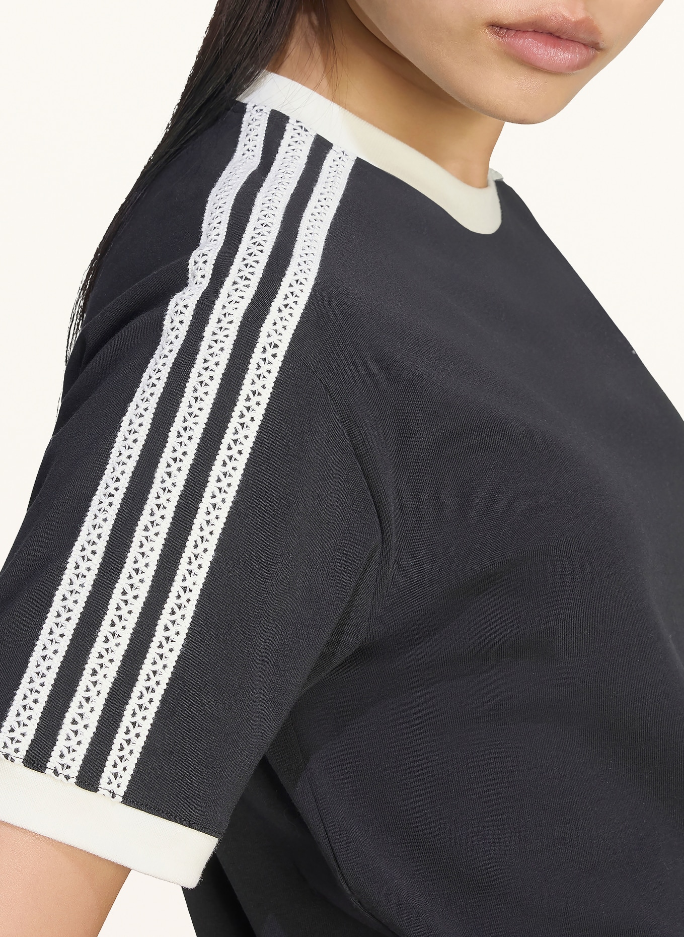 adidas Originals GLOW ADVANCED THREE STRIPES T-Shirt: BLACK / WHITE