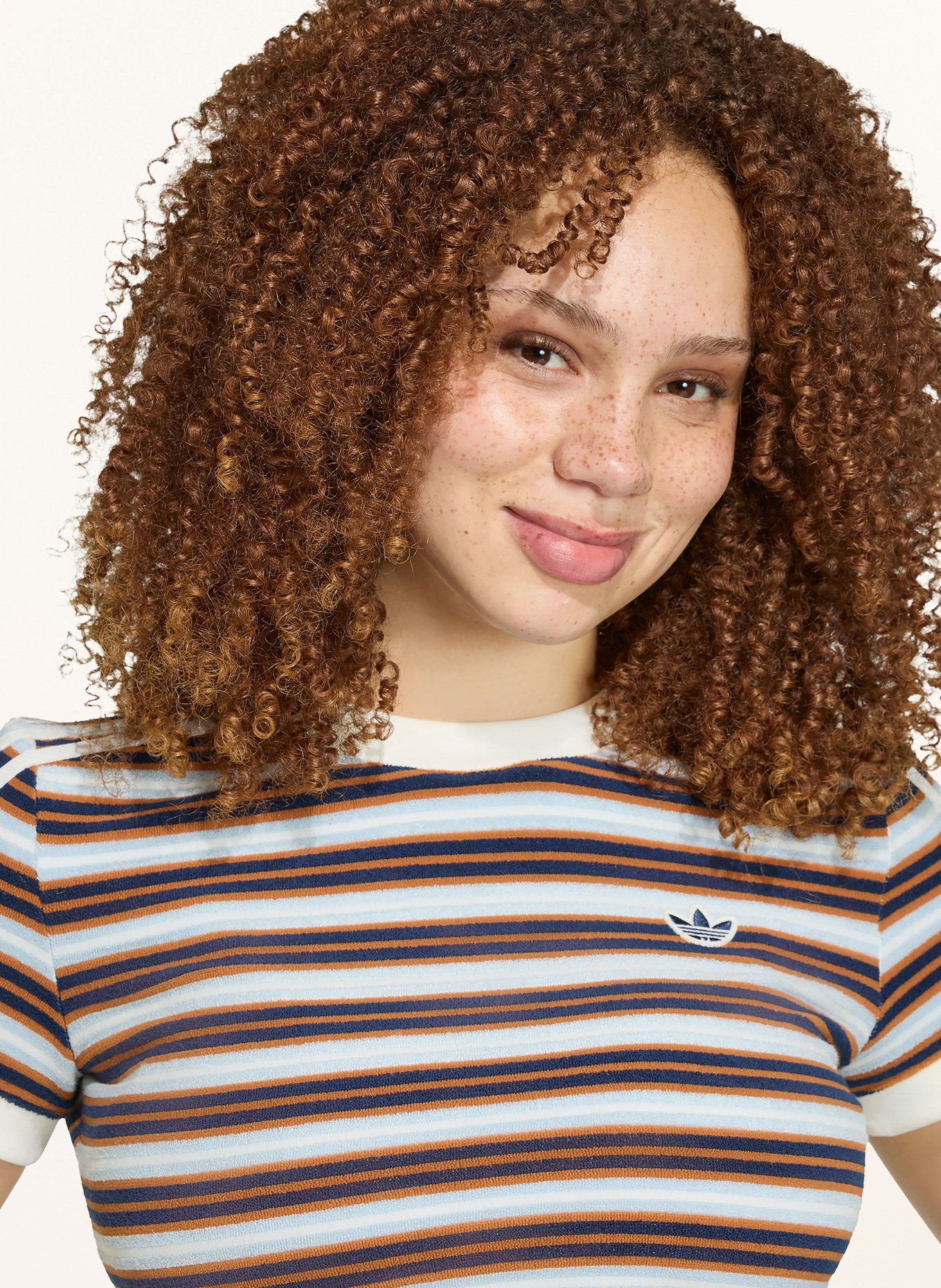 adidas Originals T-Shirt ADIDAS ORIGINALS SUMMER GLOW SLIM STRIPED aus Frottee: HELLBLAU / DUNKELORANGE / DUNKELBLAU