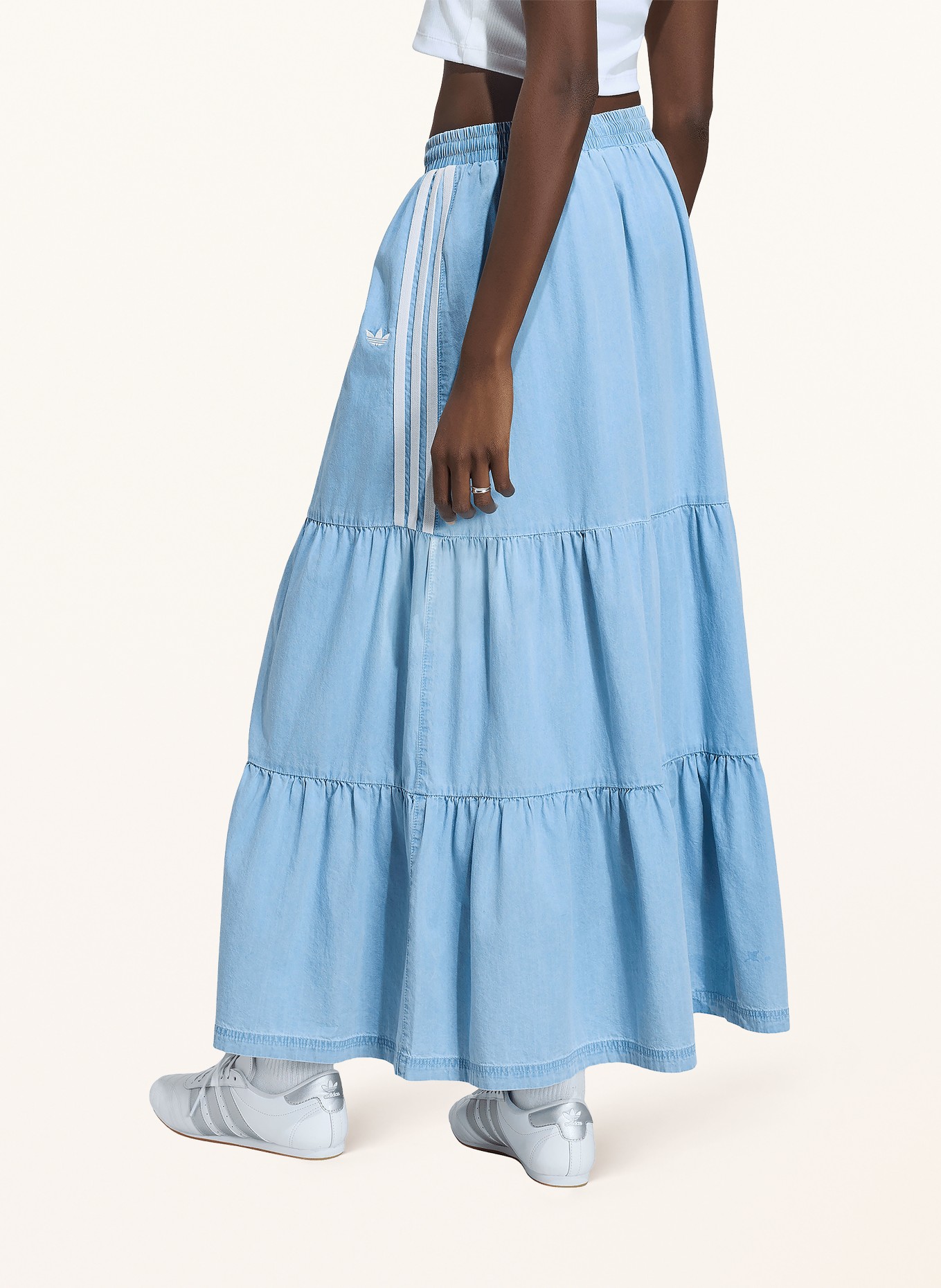 adidas Originals Džínová sukně ADIDAS ORIGINALS SUMMER GLOW: TMAVĚ MODRÁ / BÍLÁ