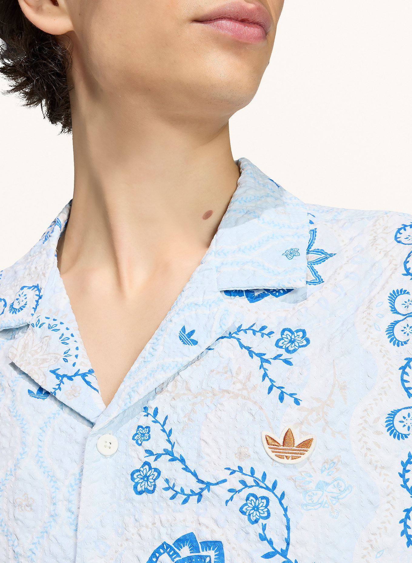 adidas Originals Chemise de vacances PRINTED SEERSUCKER Comfort Fit: BLEU CLAIR / BEIGE / BLEU FONCÉ