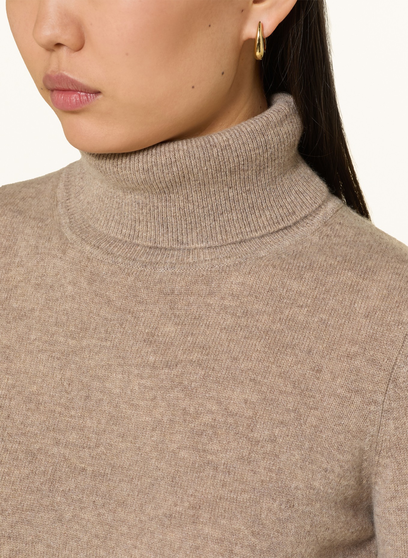 darling harbour Cashmere turtleneck sweater: LIGHT BROWN