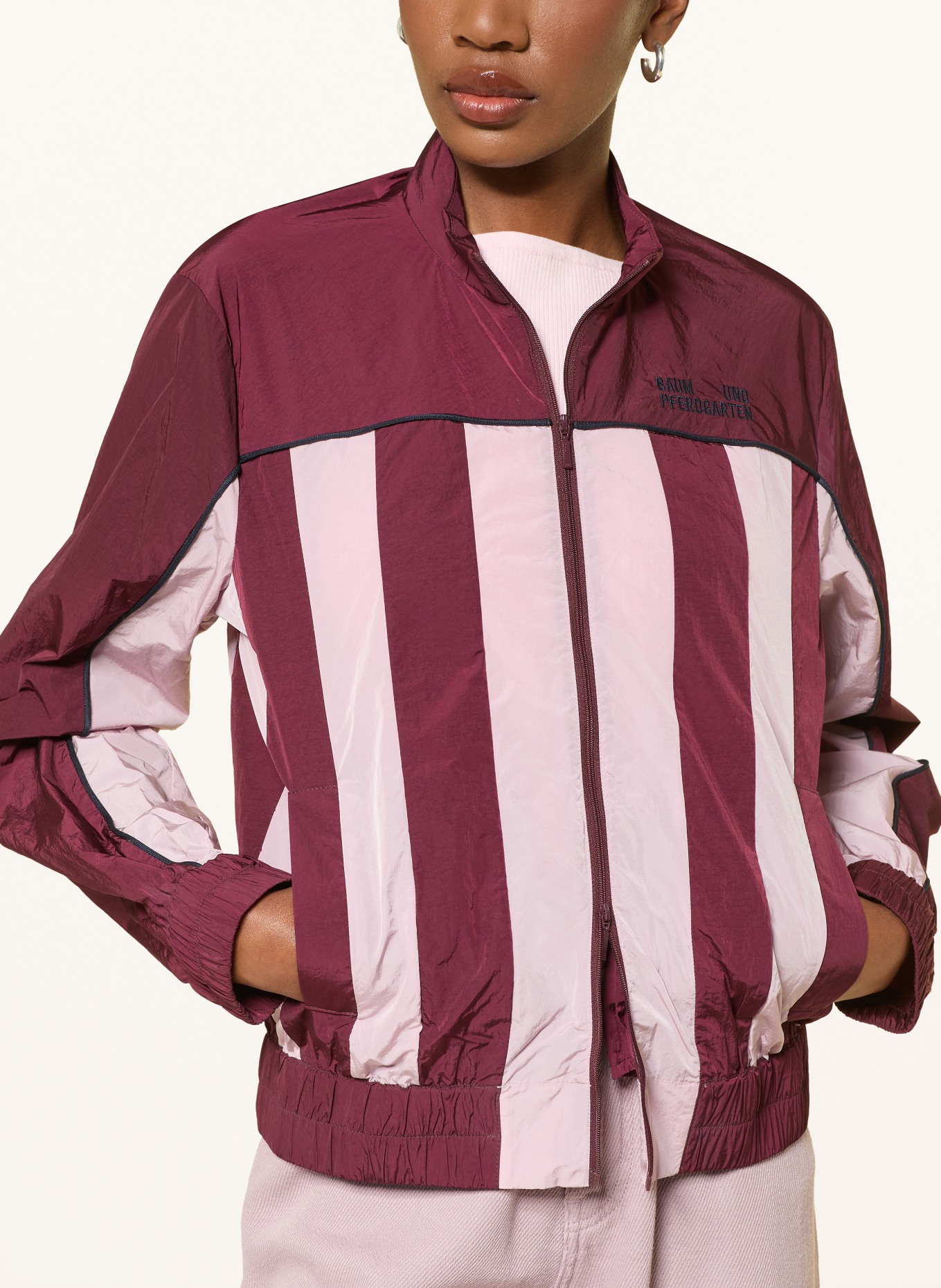 BAUM UND PFERDGARTEN Kurtka BETTIE: CIEMNOCZERWONY / BLADORÓŻOWY