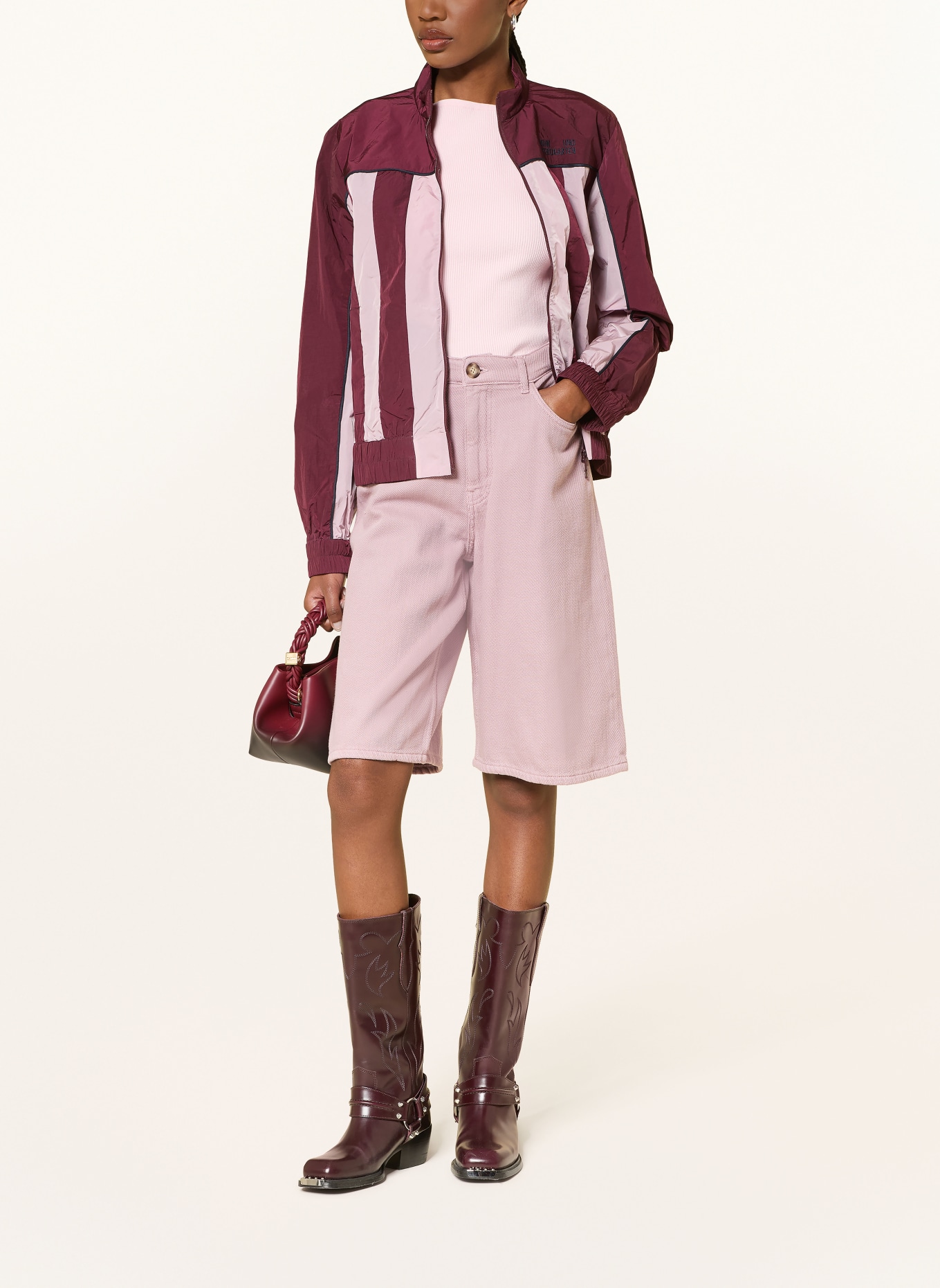 BAUM UND PFERDGARTEN NIAMH Denim Bermuda Shorts: C2186 Dawn Pink