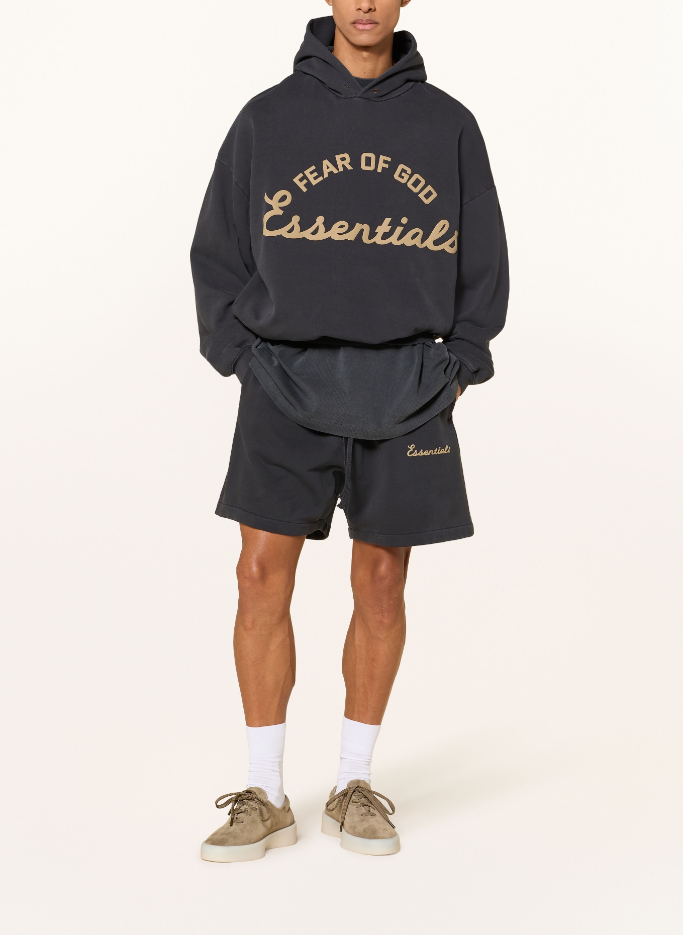ESSENTIALS - FEAR OF GOD Sweatshorts: SCHWARZ / BEIGE