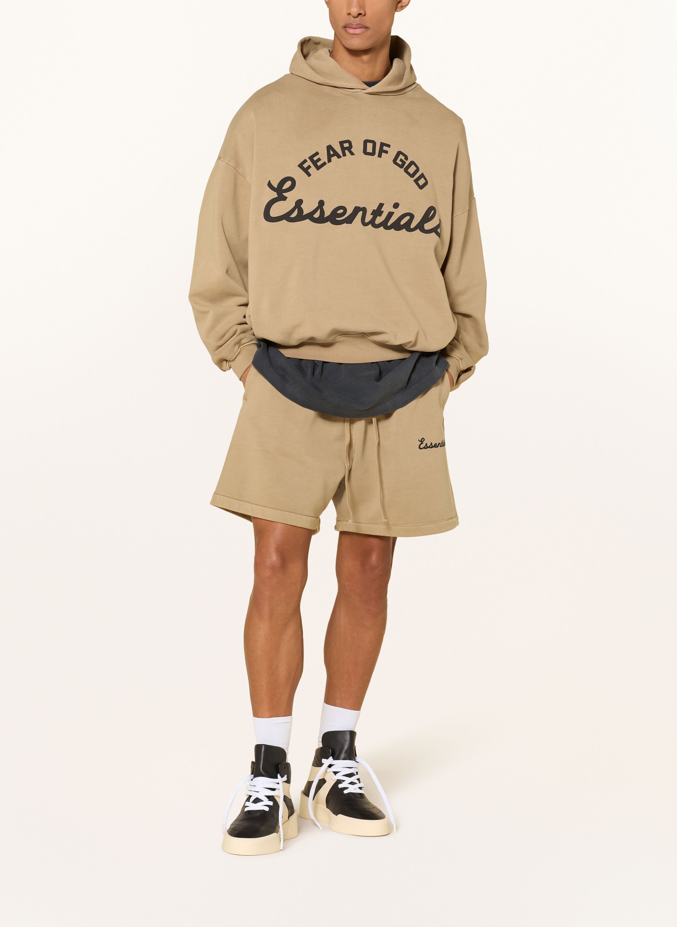 ESSENTIALS - FEAR OF GOD Sweatshorts: BEIGE / SCHWARZ