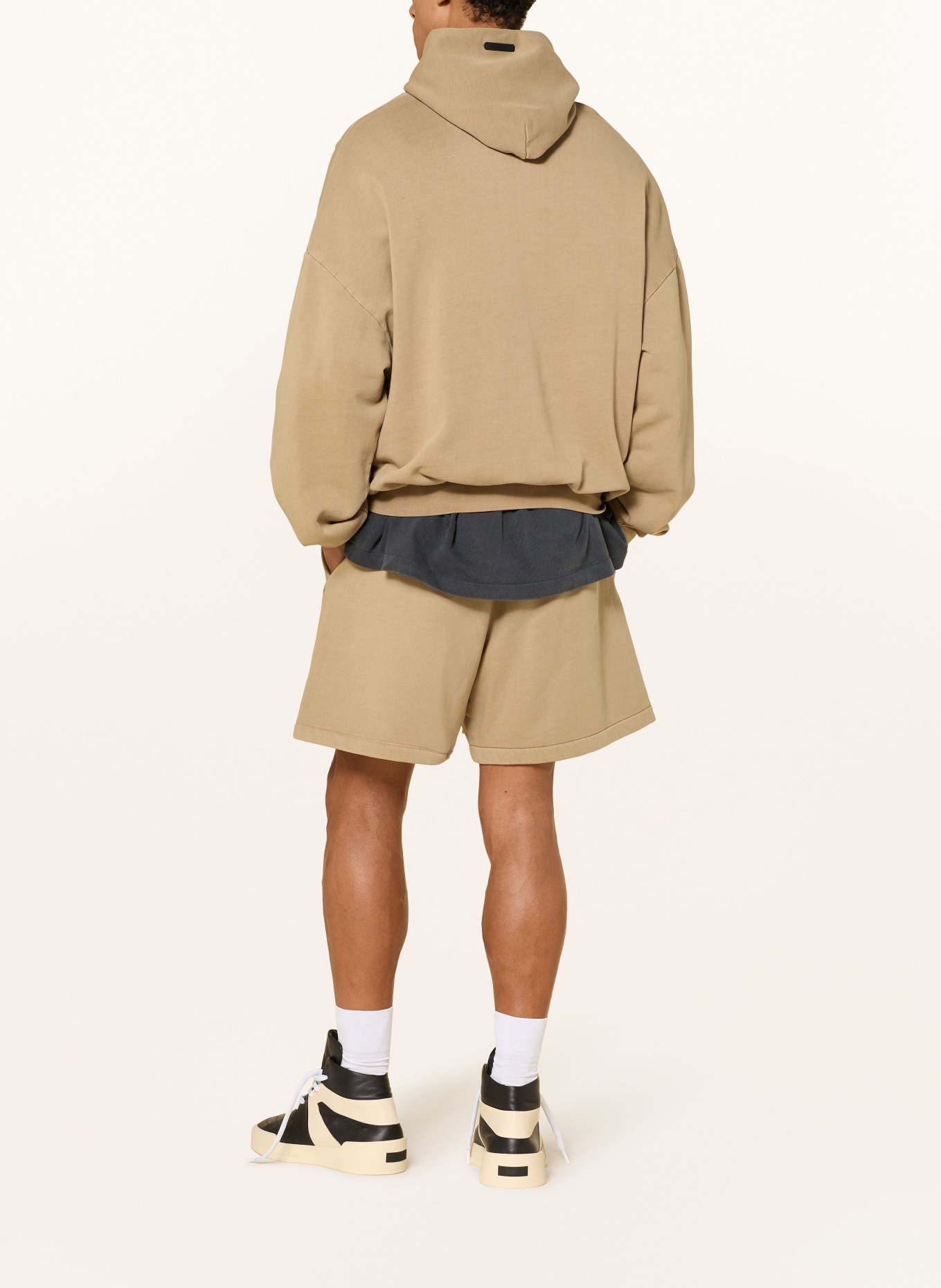 ESSENTIALS - FEAR OF GOD Sweatshorts: BEIGE / SCHWARZ