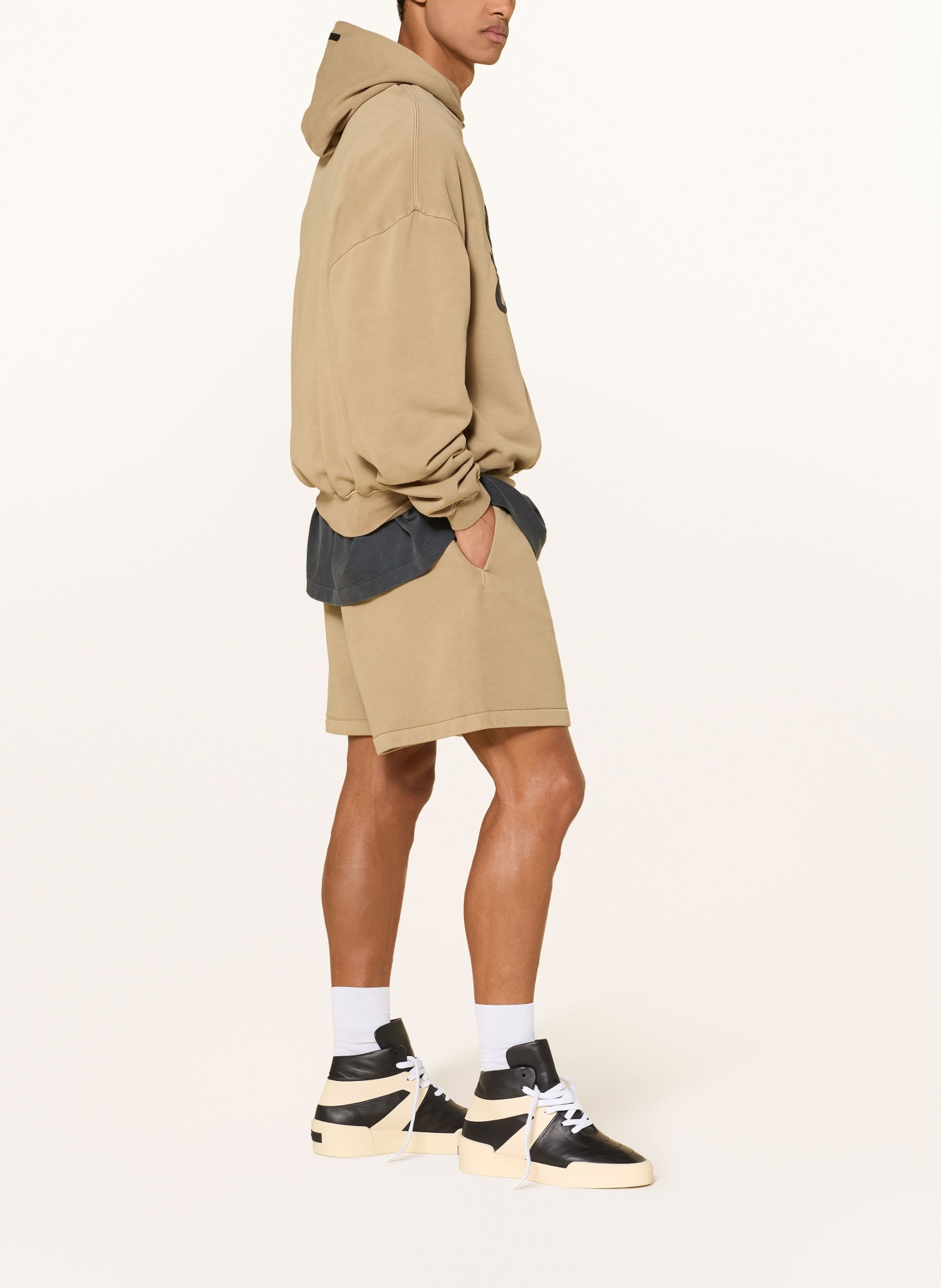 ESSENTIALS - FEAR OF GOD Sweatshorts: BEIGE / SCHWARZ