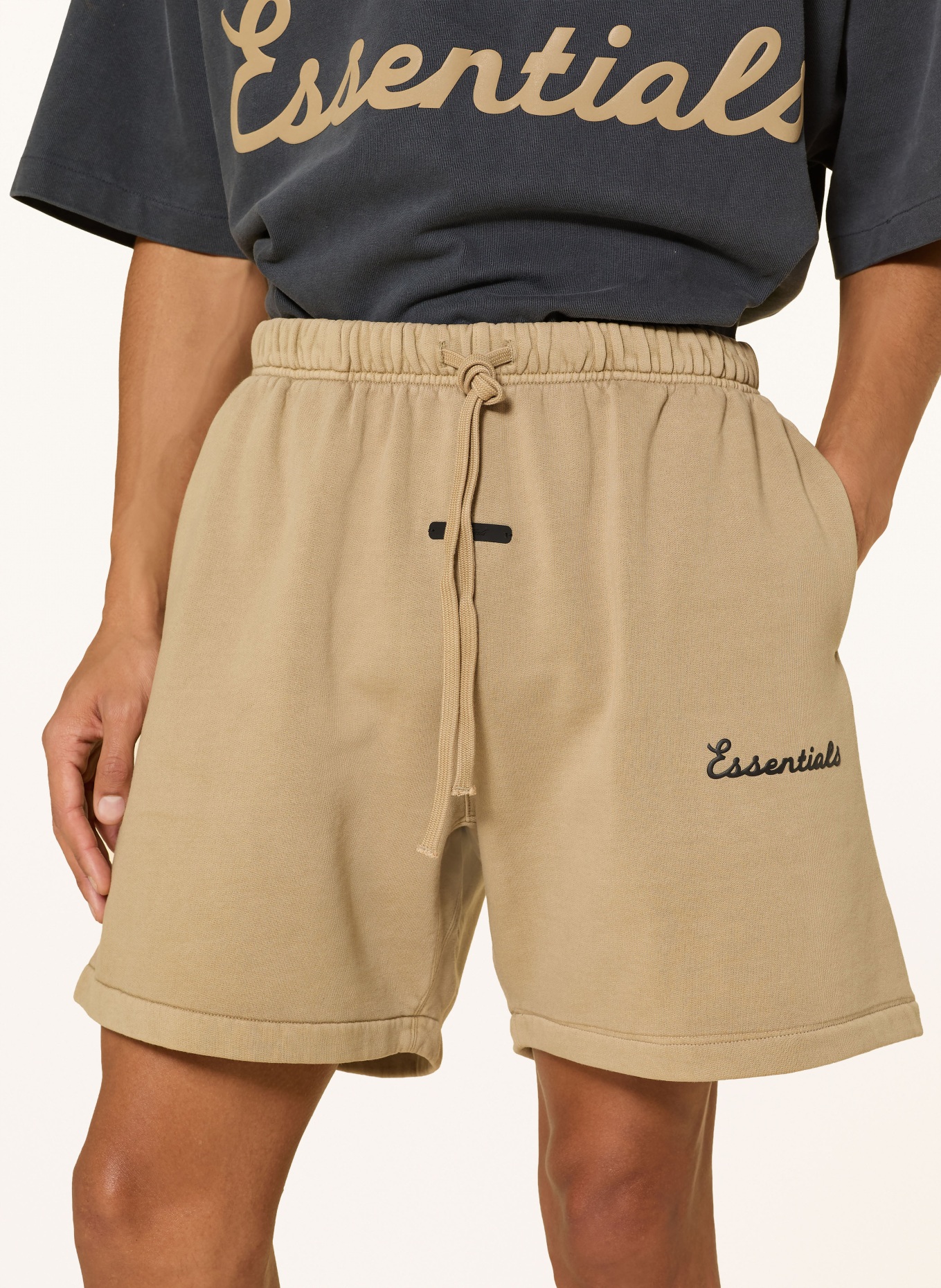 ESSENTIALS - FEAR OF GOD Sweatshorts: BEIGE / SCHWARZ