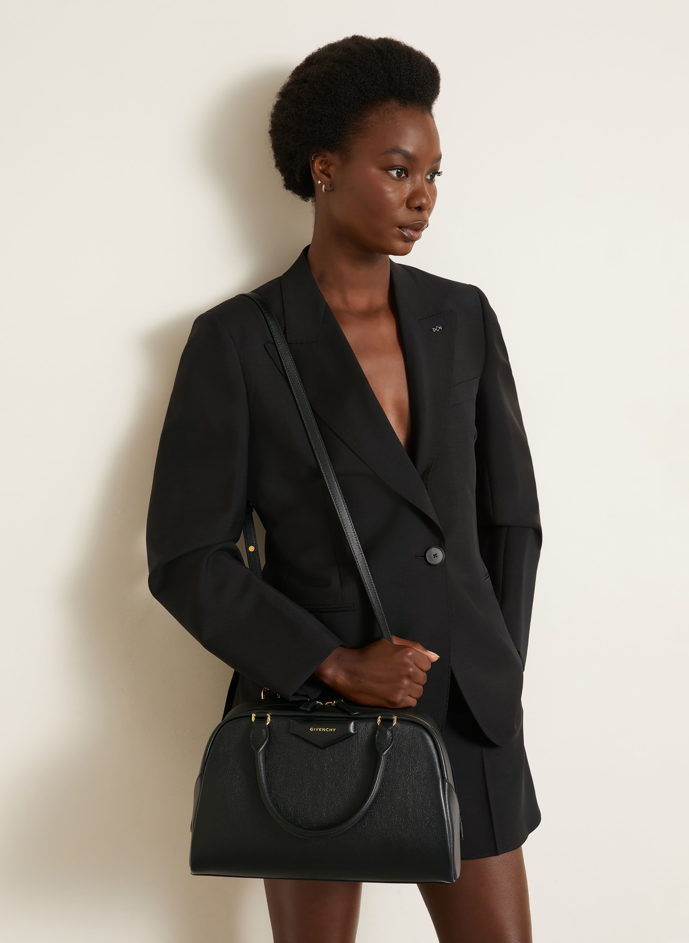 GIVENCHY Handtas ANTIGONA EAST-WEST MEDIUM: ZWART / GOUD