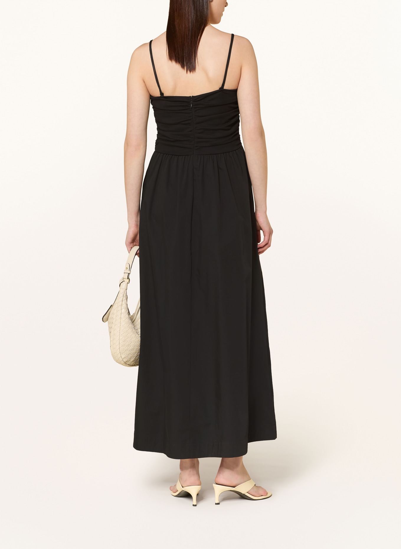 GESTUZ Šaty GZERIN: ČERNÁ