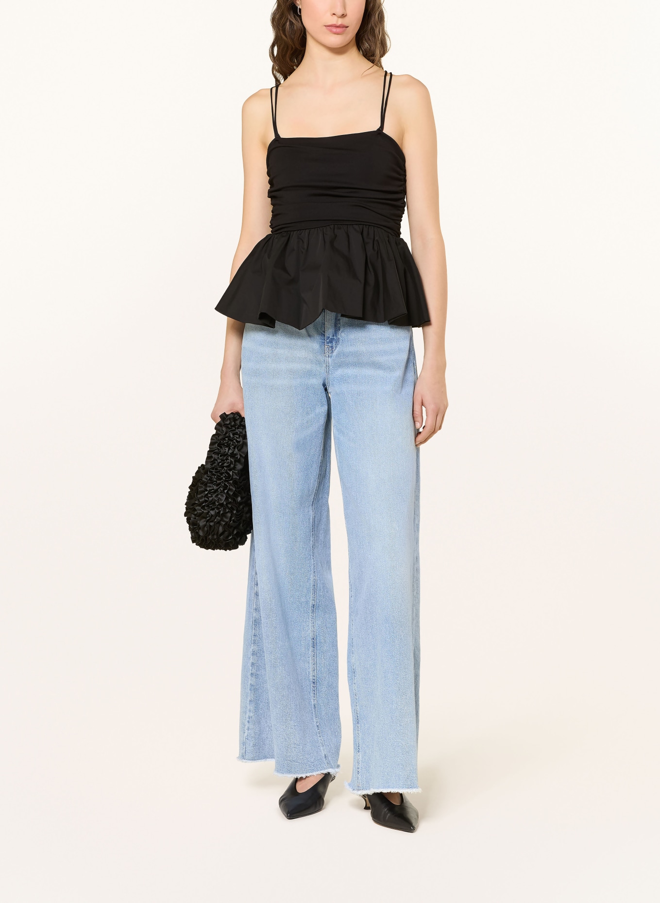 GESTUZ Blůzkový top GZERIN s volánkem: ČERNÁ