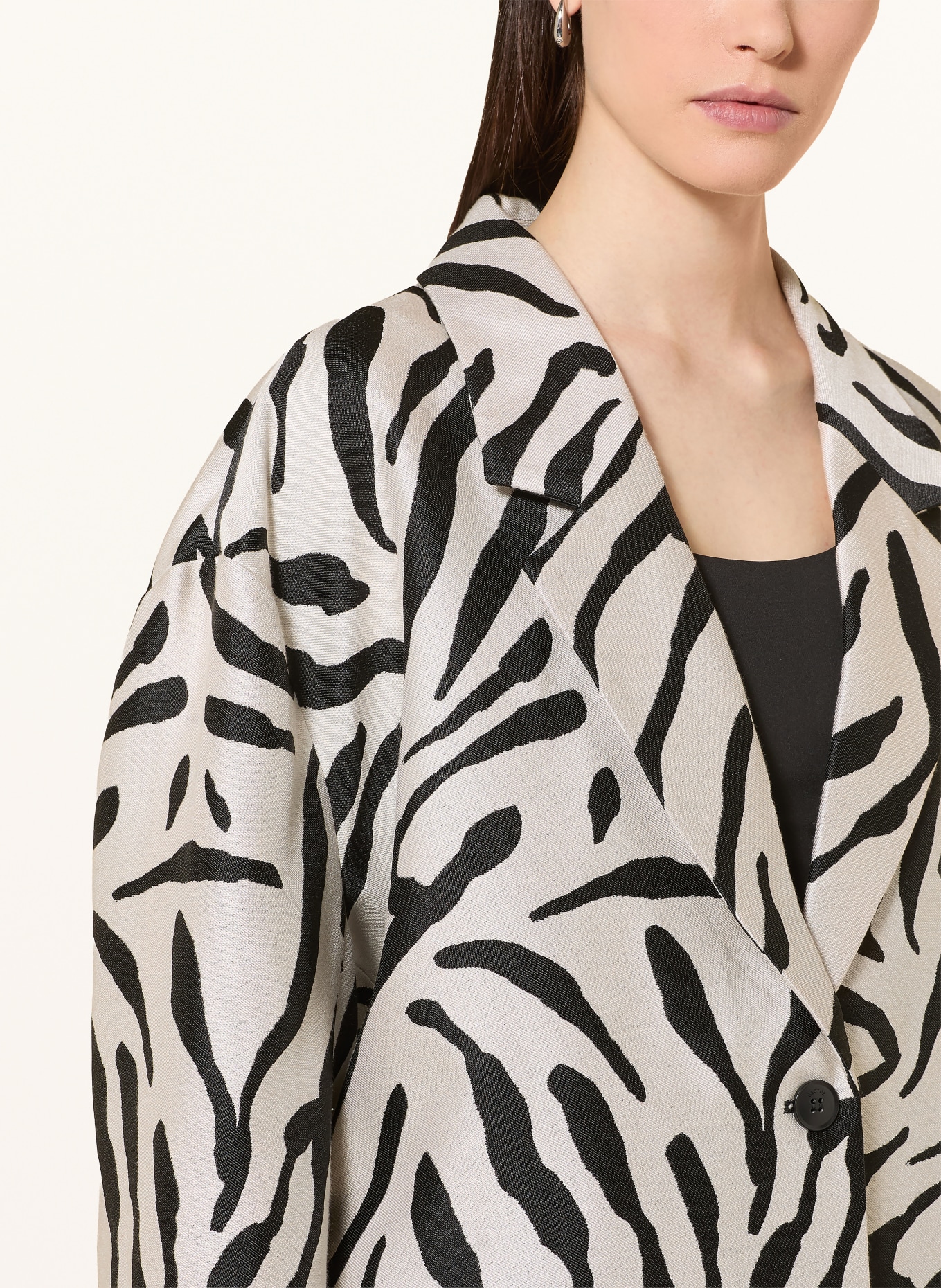 GESTUZ Blazer GZZEBE: SORT / HVID