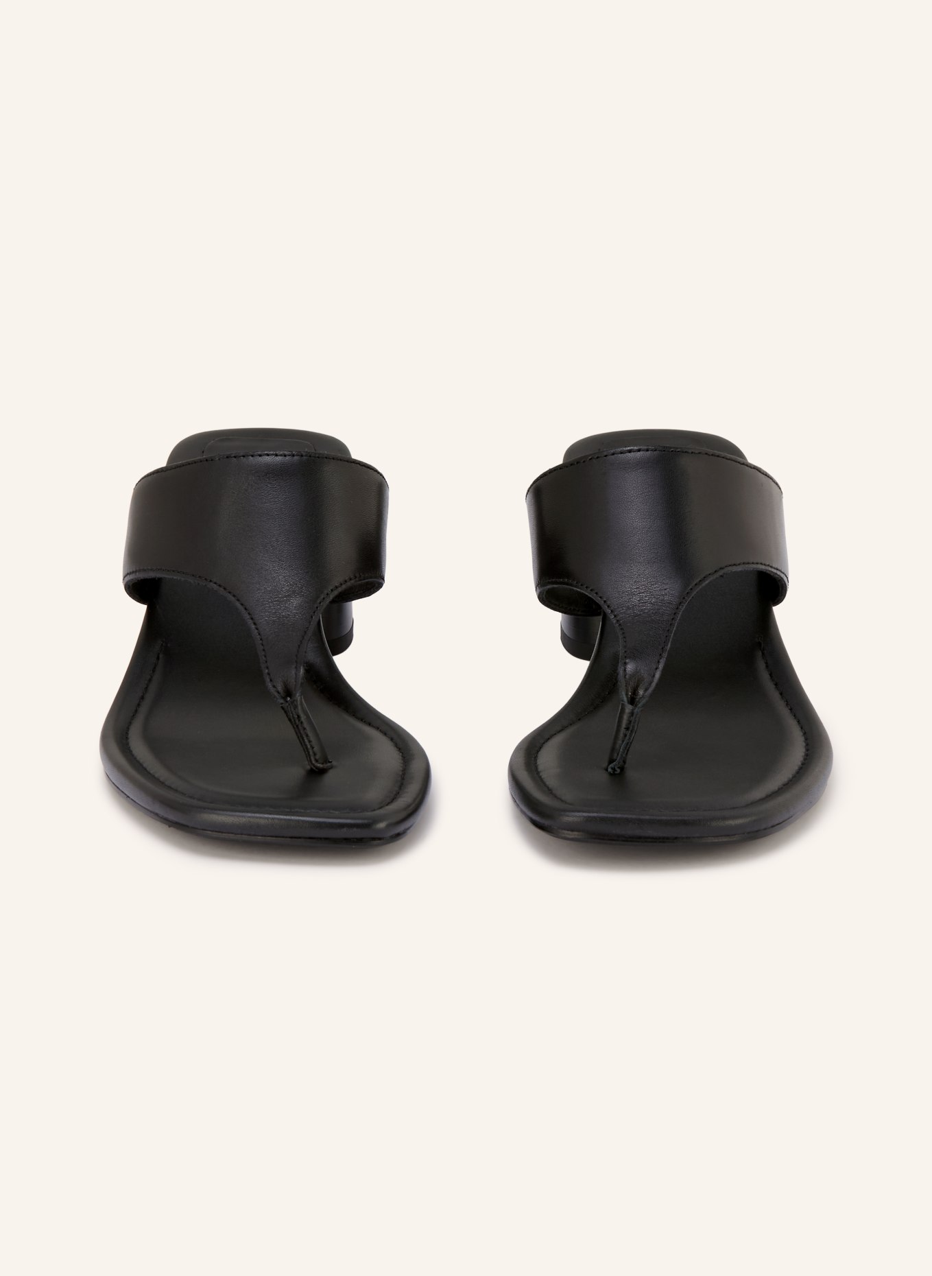 VAGABOND SHOEMAKERS Pantofle EVIE: ČERNÁ