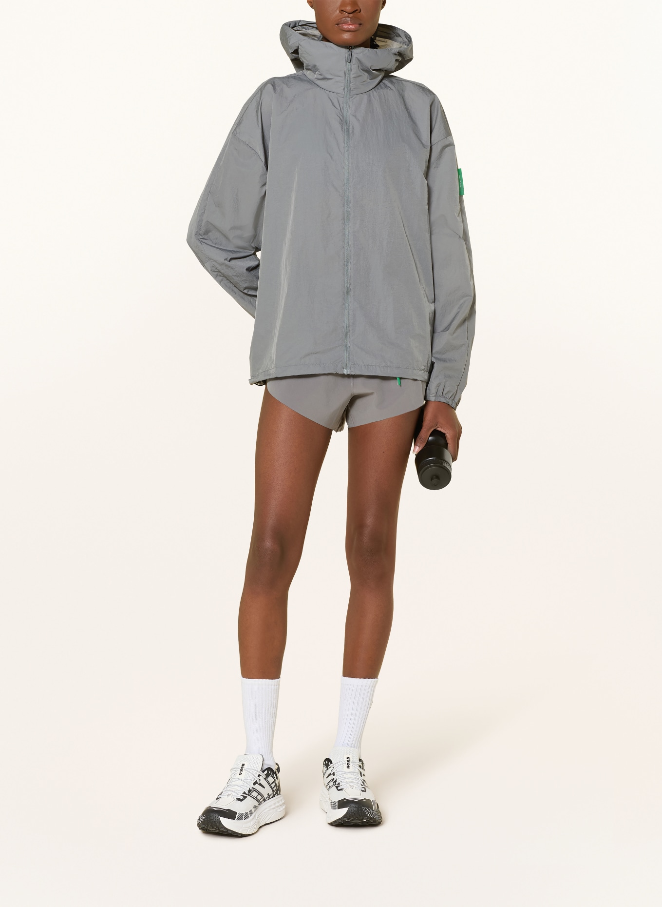 District Vision Hardloopjack ULTRALIGHT NYLON WINDBREAKER: DONKERGRIJS