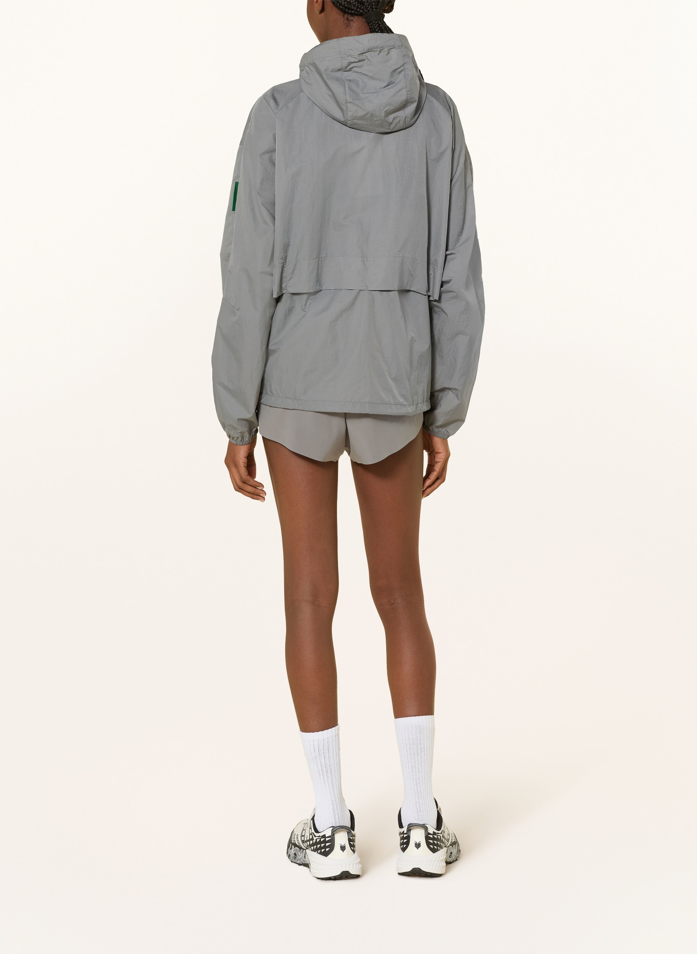 District Vision Hardloopjack ULTRALIGHT NYLON WINDBREAKER: DONKERGRIJS