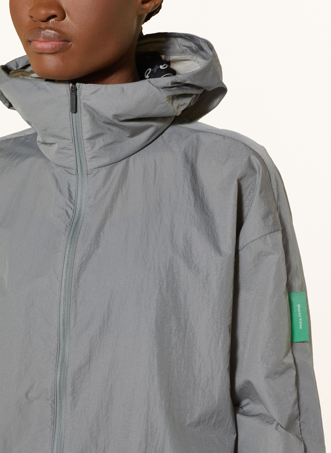 District Vision Hardloopjack ULTRALIGHT NYLON WINDBREAKER: DONKERGRIJS
