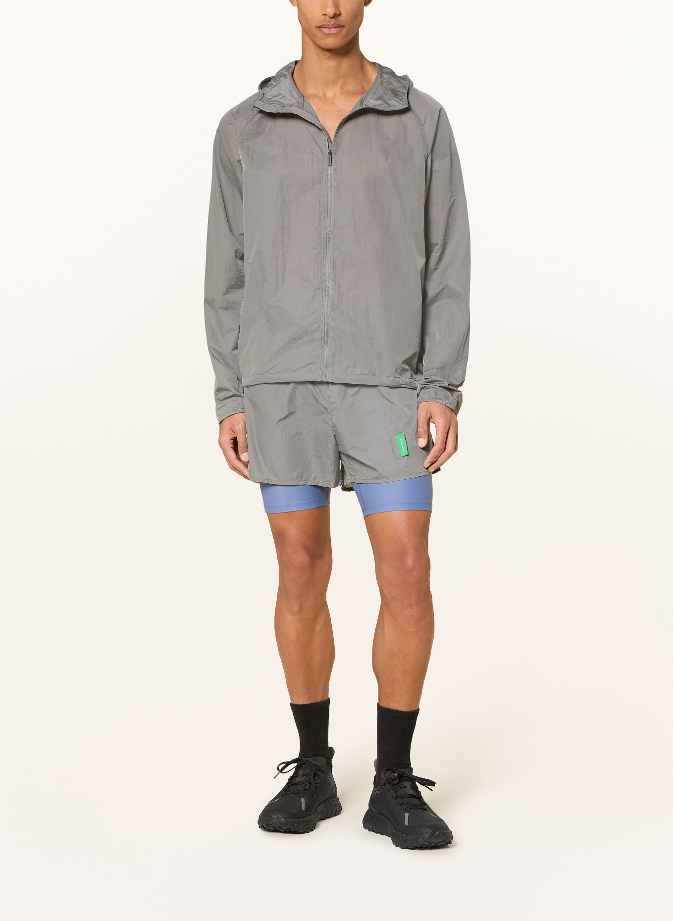 District Vision Laufjacke: GRAU