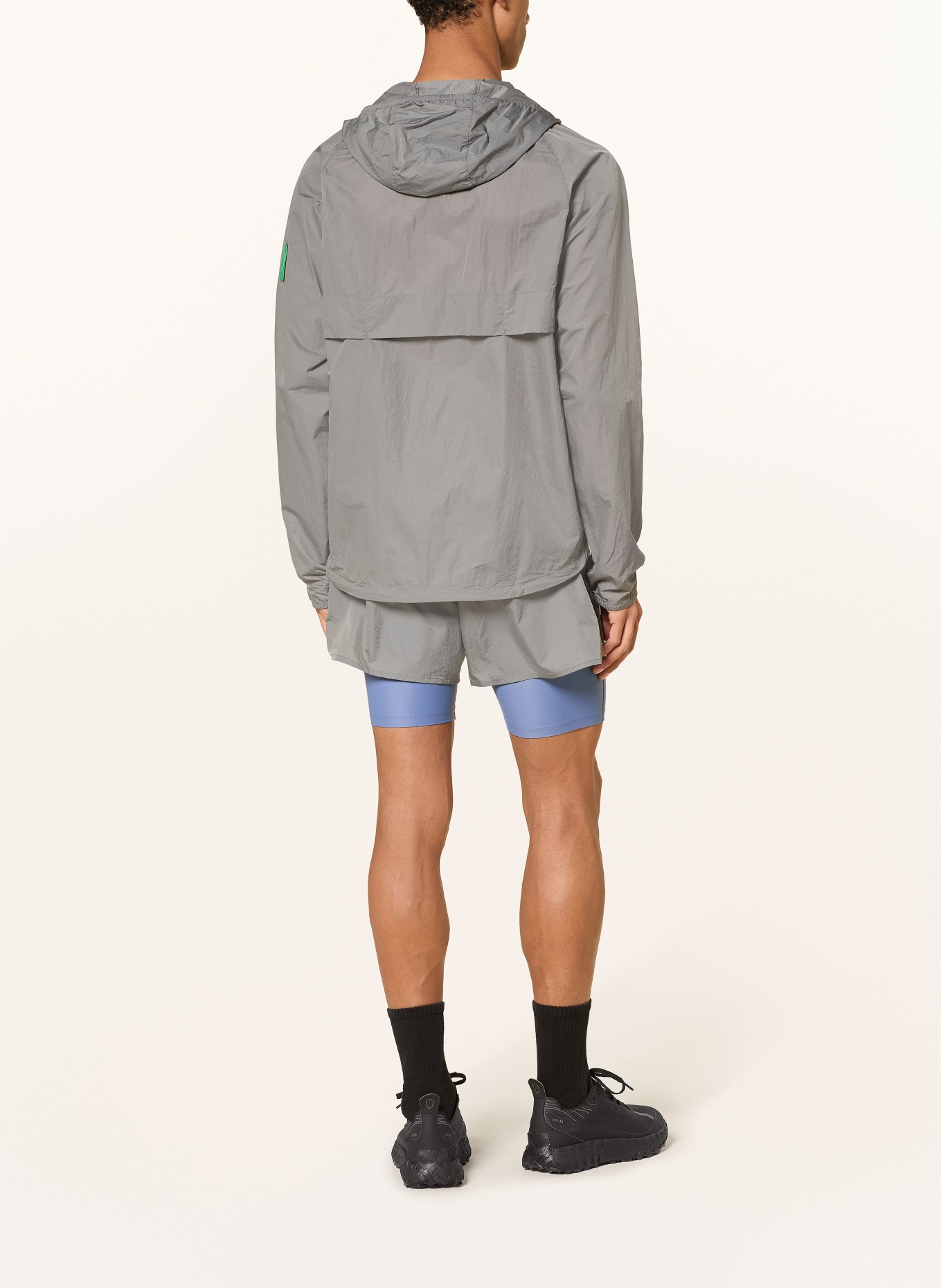 District Vision Laufjacke: GRAU