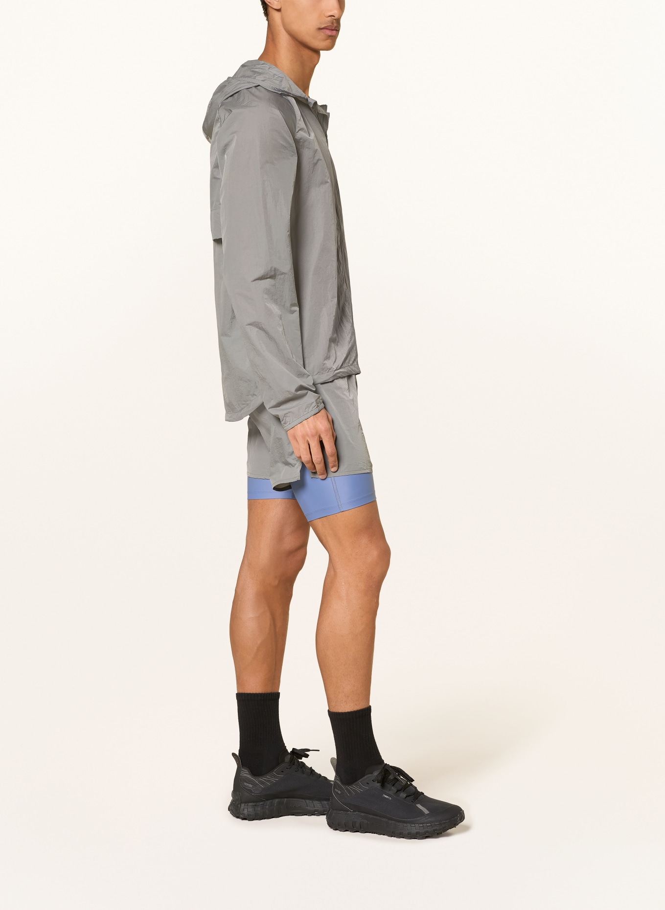 District Vision Laufjacke: GRAU