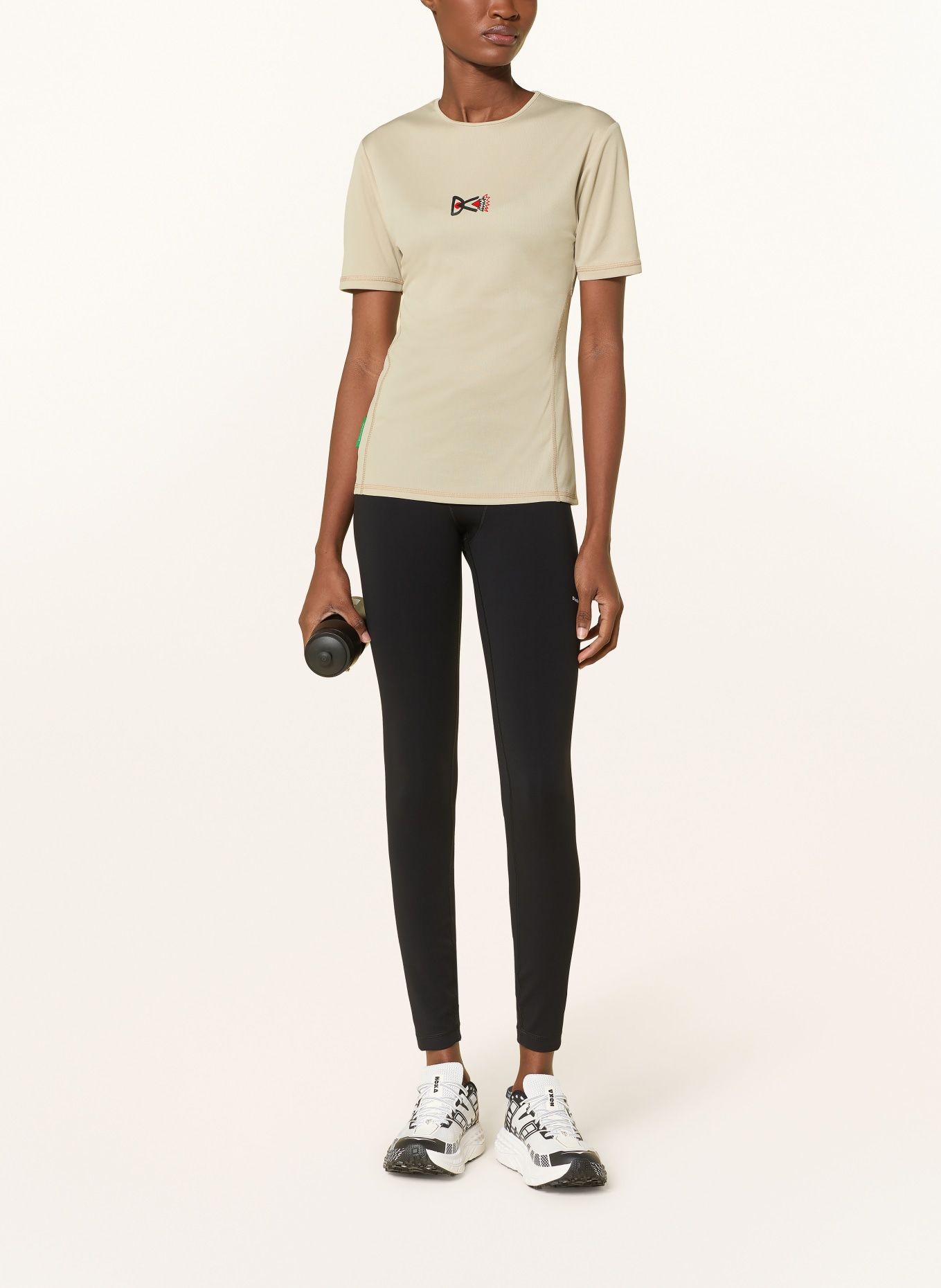 District Vision T-shirt PANELED TRAINING: BEIGE
