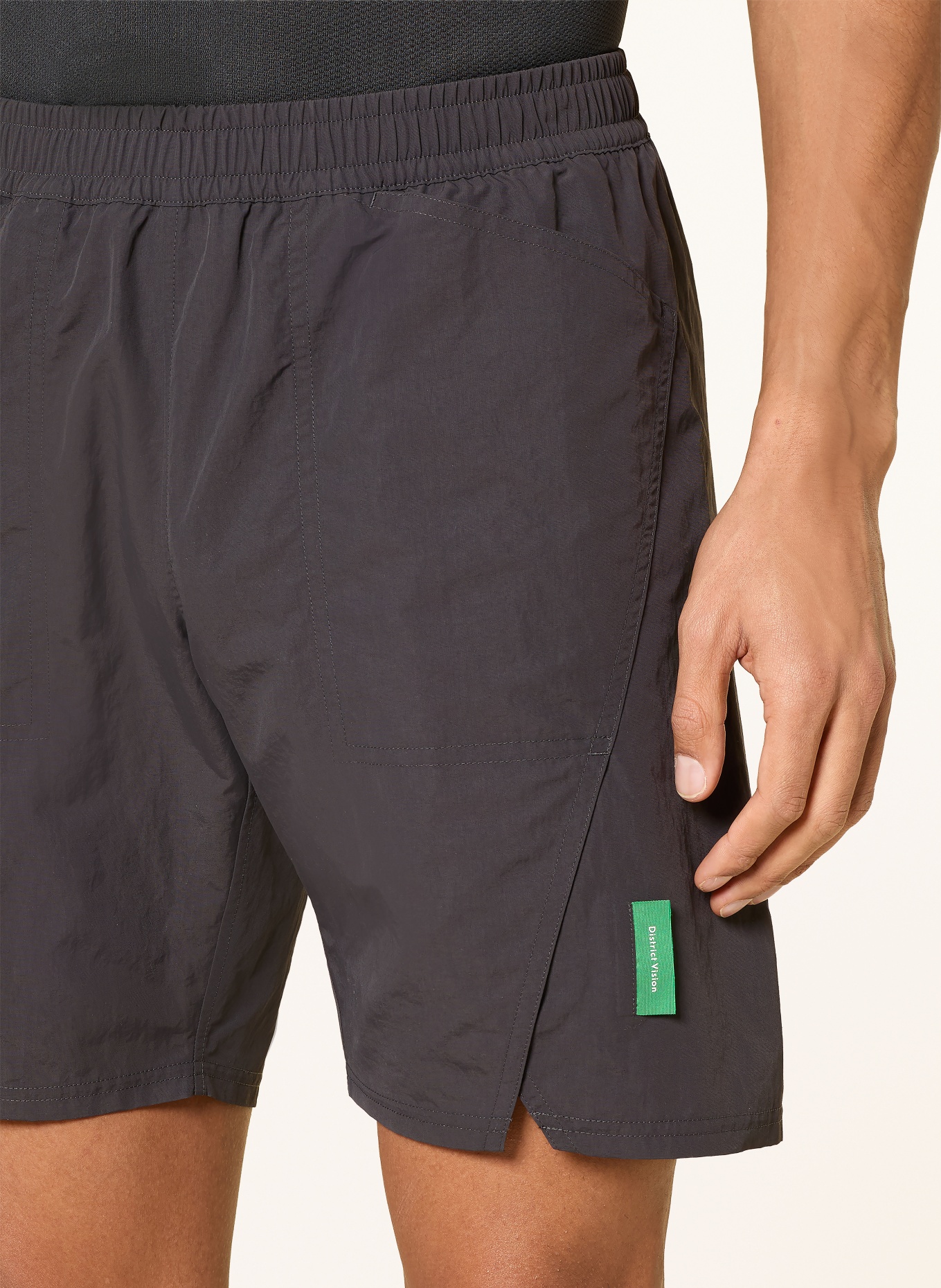 District Vision Laufshorts TASLAN: DUNKELGRAU / GRÜN