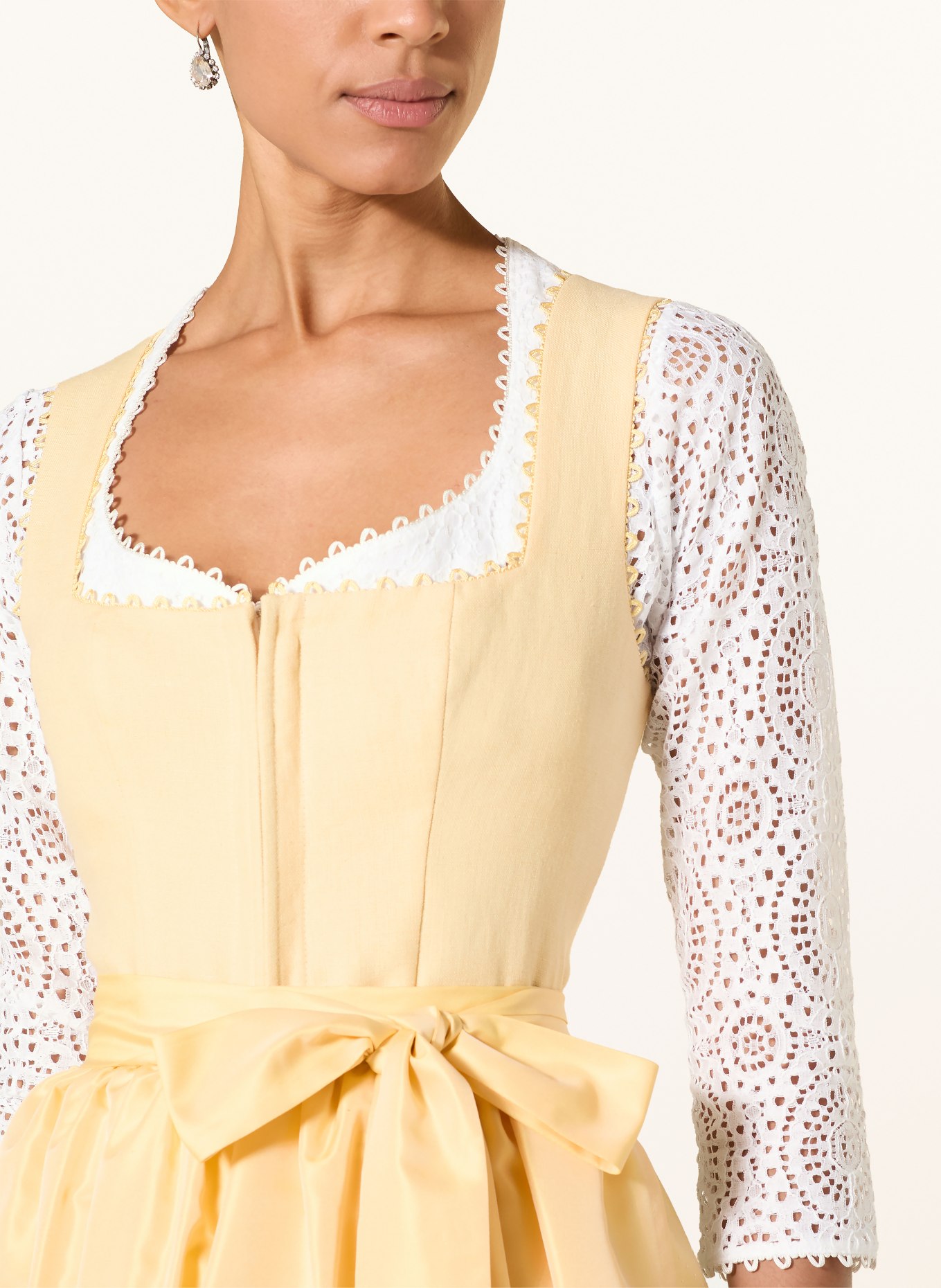 KINGA MATHE Dirndlbluse SAMANTHA aus Lochspitze: WEISS